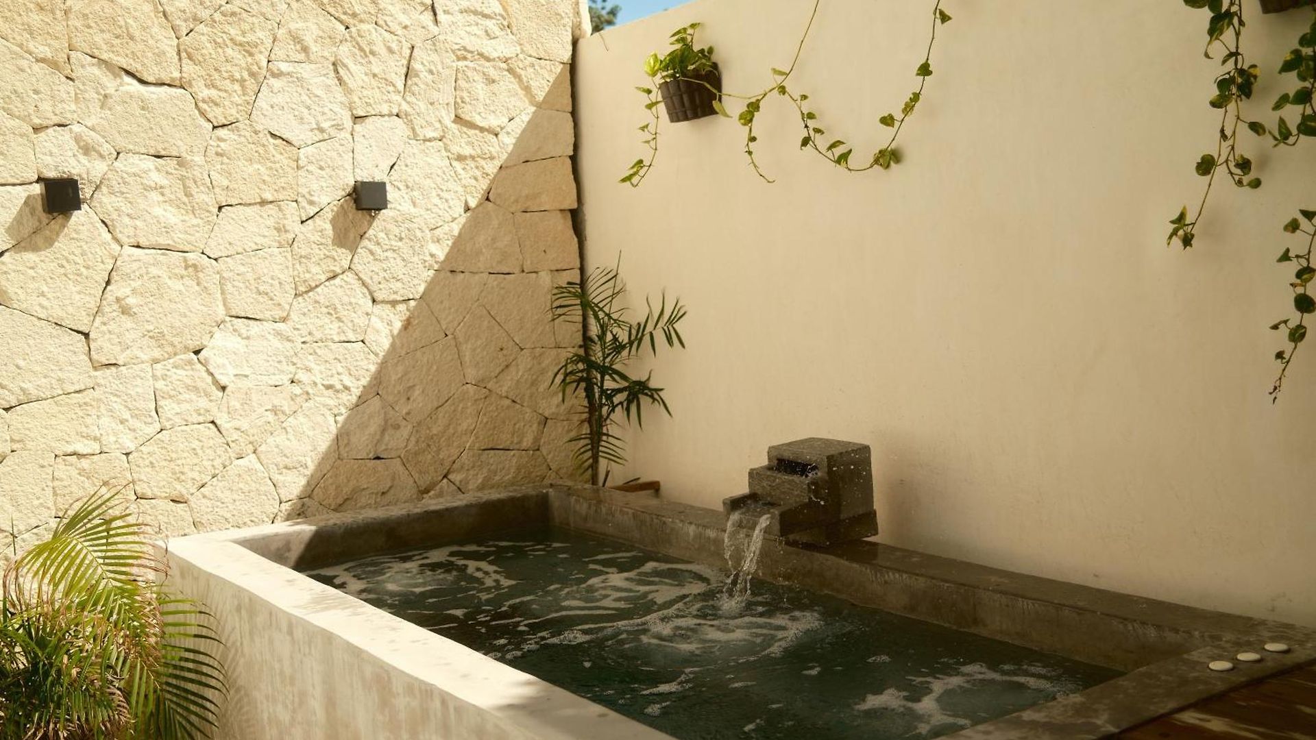 Downtown Penthouse With Private Pool, Rooftop Pool And Gym, Short Distance From Beaches, Restaurants & Nightlife Apartment