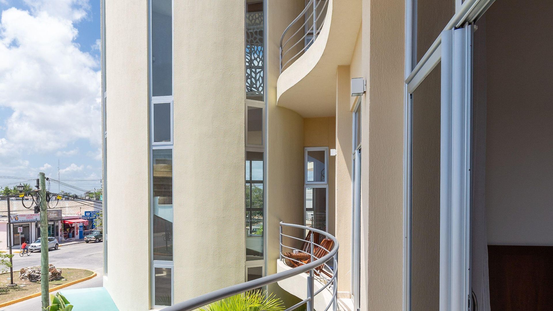 Biwa Hotel 4*