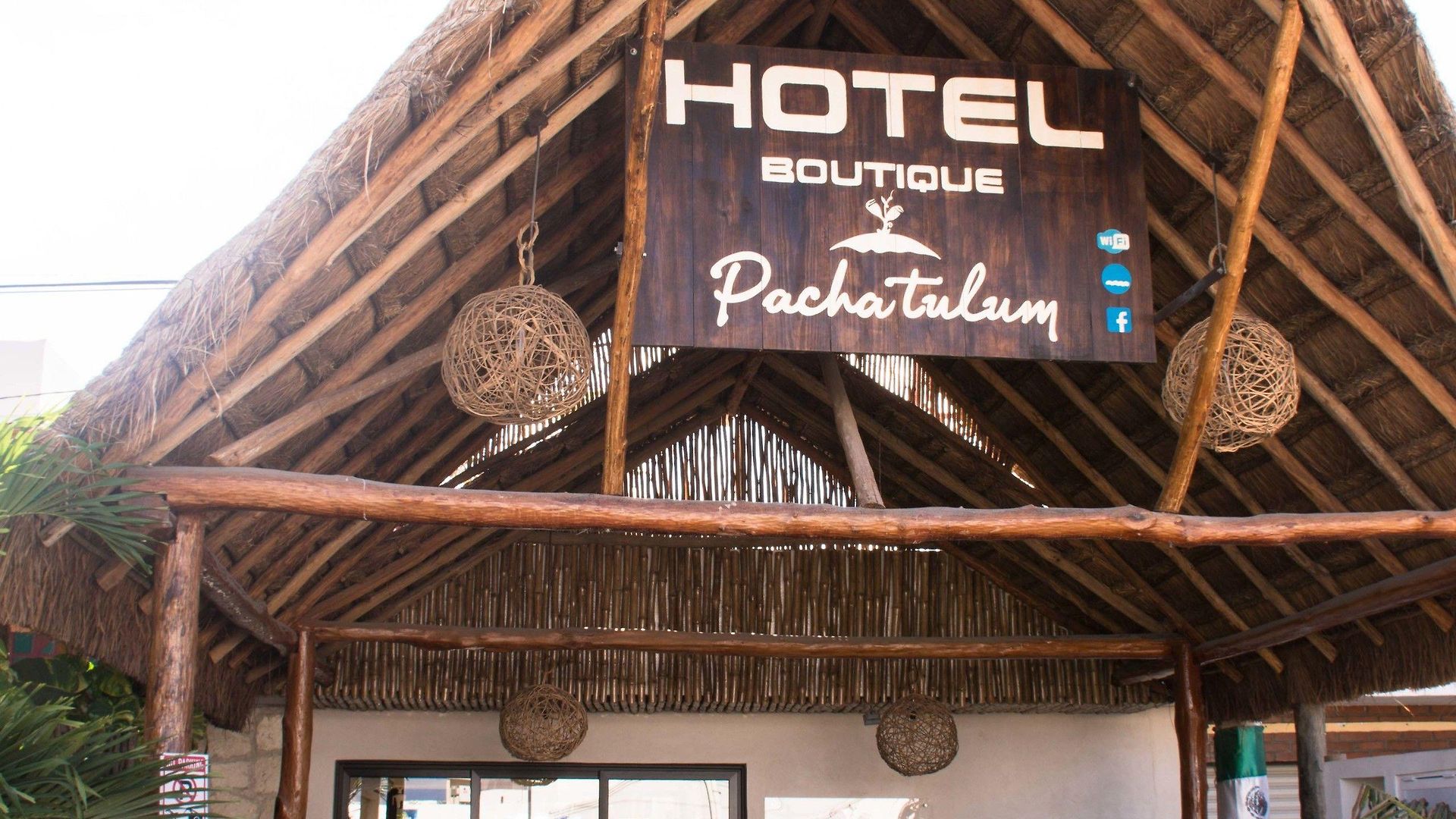 Pacha Boutique Hotel 4*