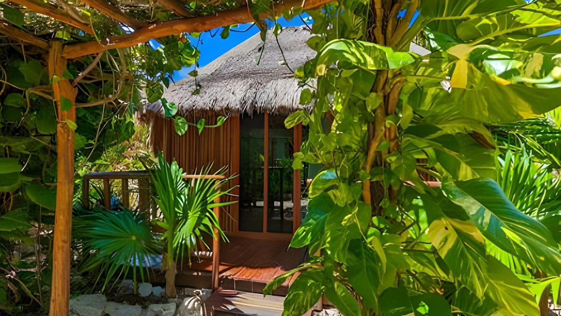 Stunning 6 Private Villas & Ph /Wifi/Ac/Pool/Gym.
