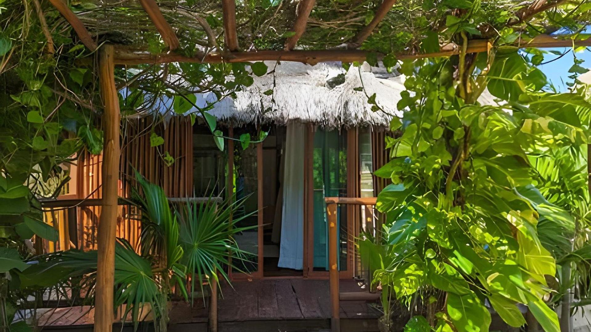 Stunning 6 Private Villas & Ph /Wifi/Ac/Pool/Gym. *