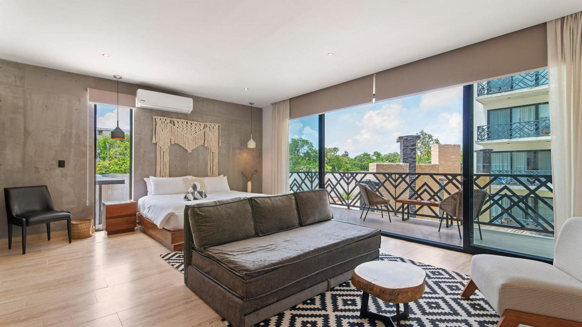 Holiday home Unwind | Private Balcony & Rooftop Pools | Casago *
