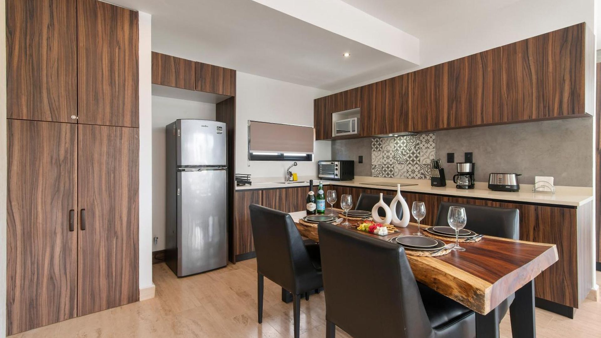 Unwind | Private Balcony & Rooftop Pools | Casago Holiday home *