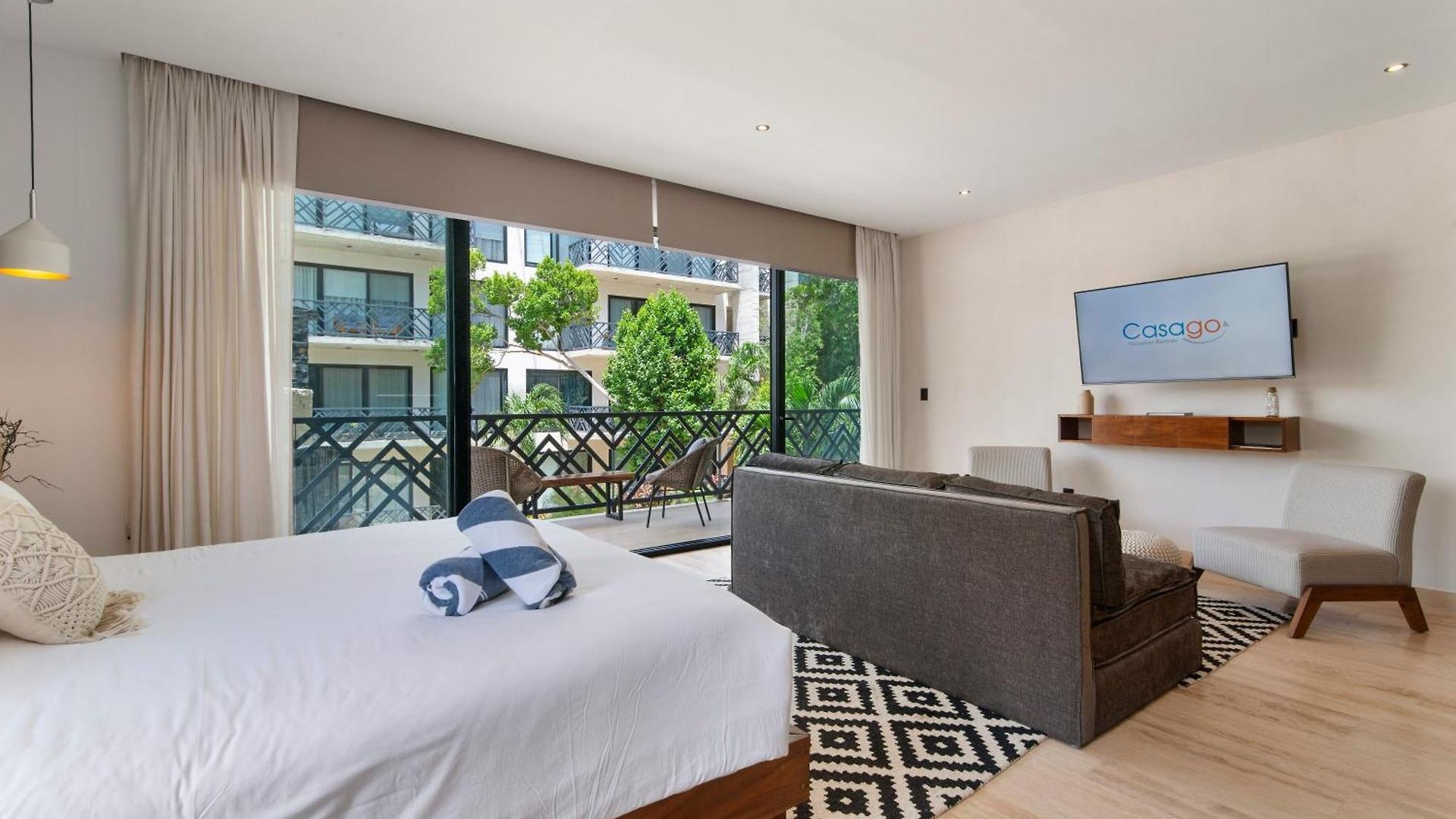 Holiday home Unwind | Private Balcony & Rooftop Pools | Casago