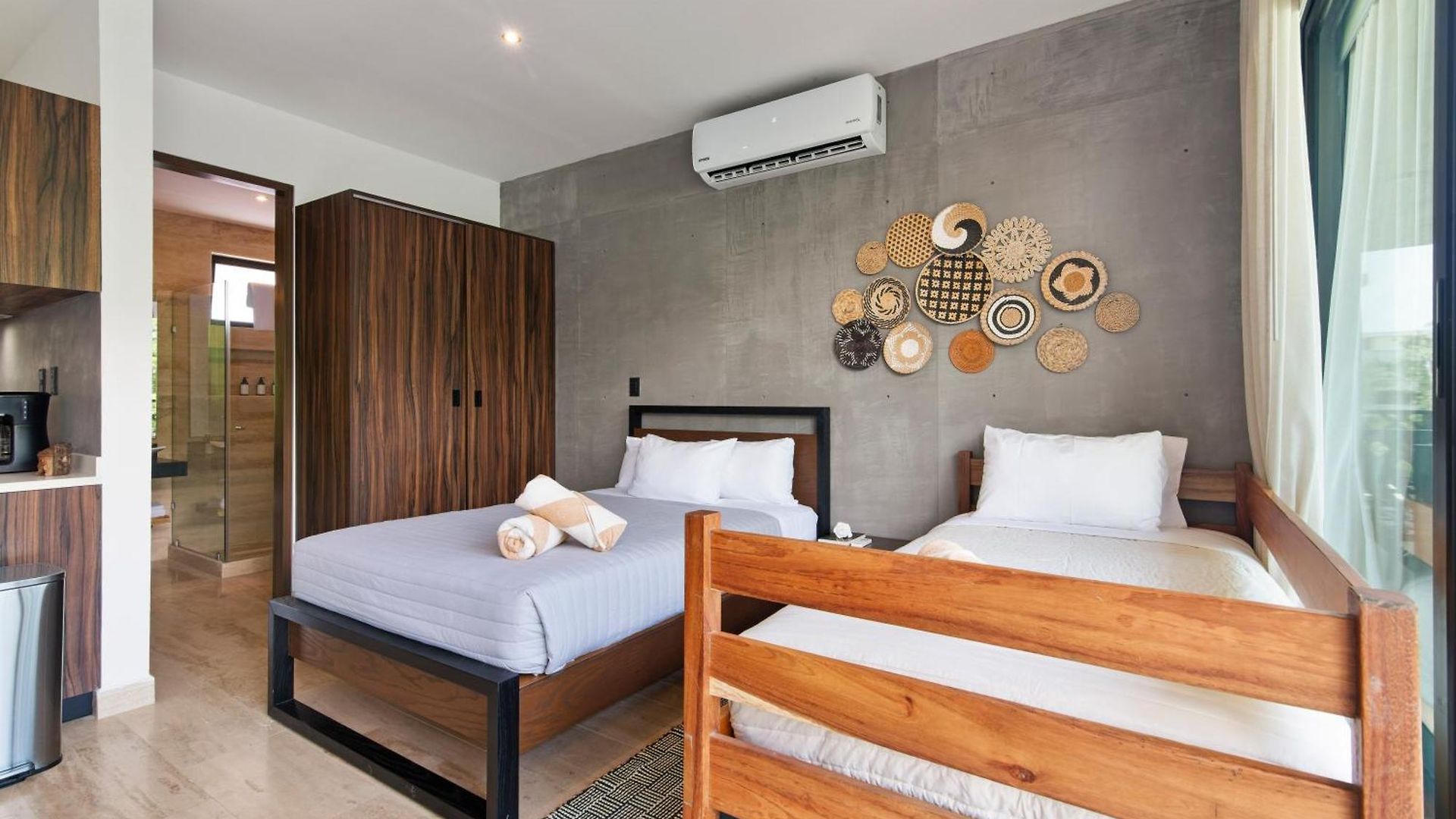 Unwind | Private Balcony & Rooftop Pools | Casago Holiday home *