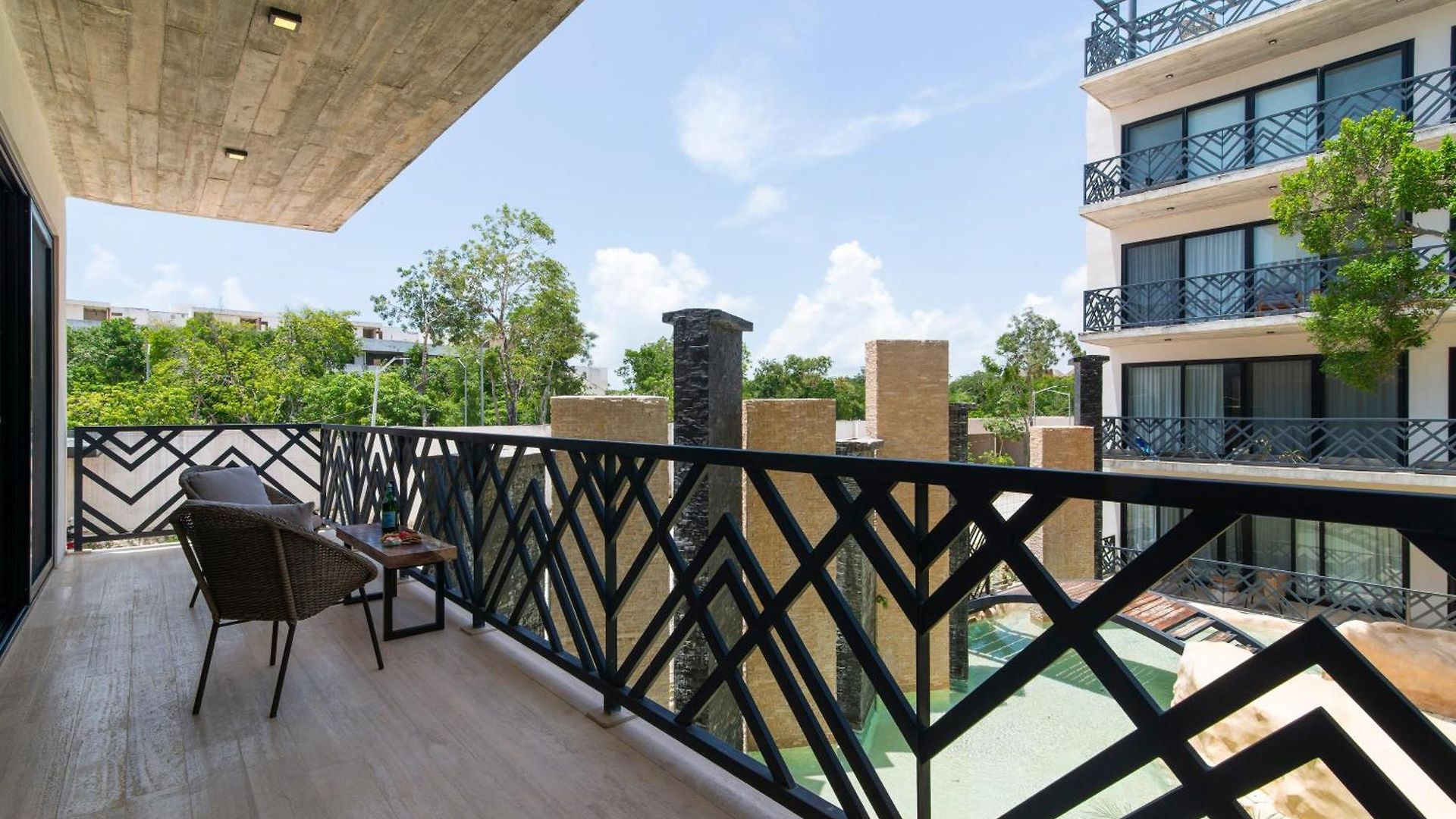 Unwind | Private Balcony & Rooftop Pools | Casago Holiday home *