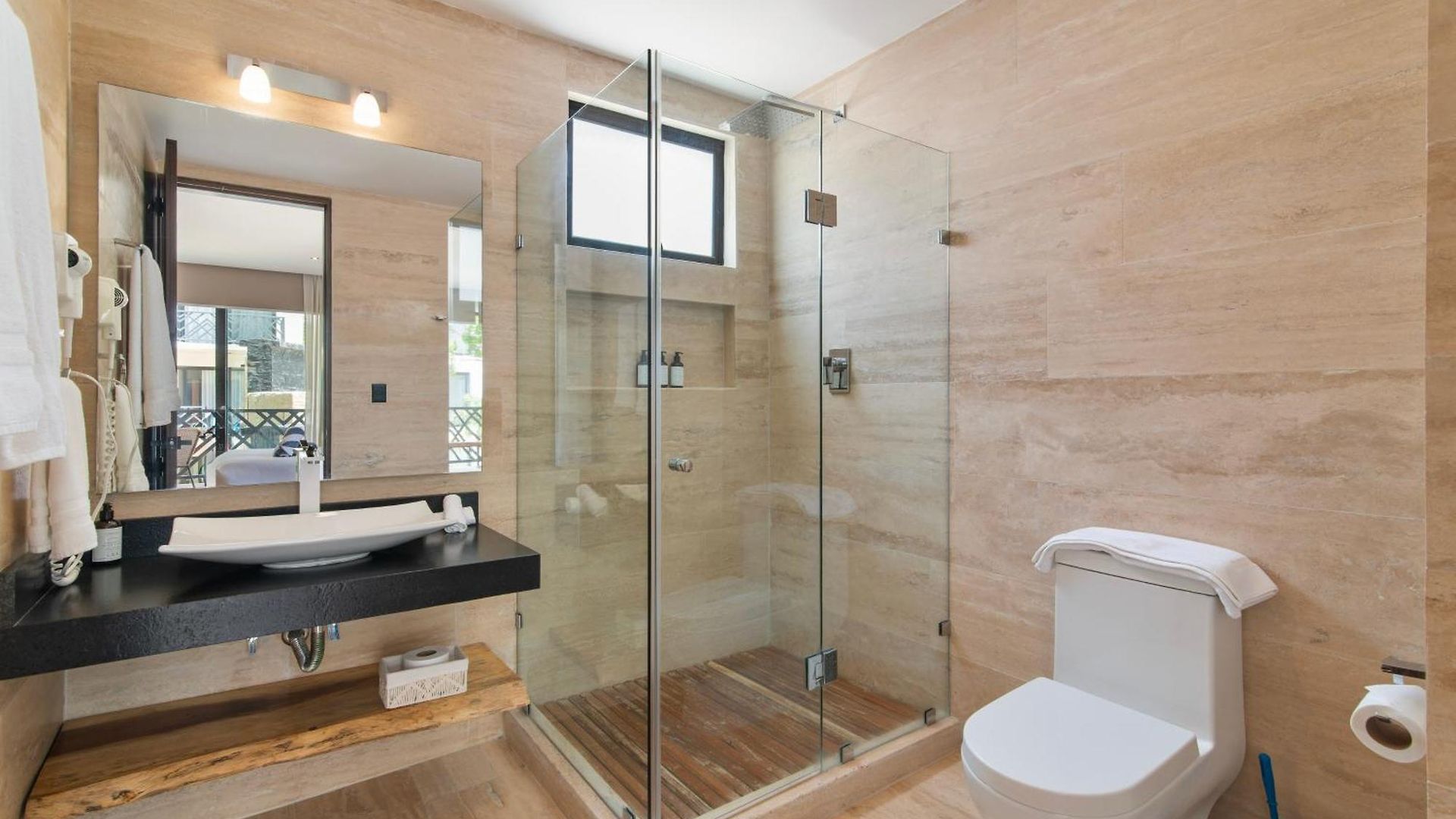 Unwind | Private Balcony & Rooftop Pools | Casago Holiday home *