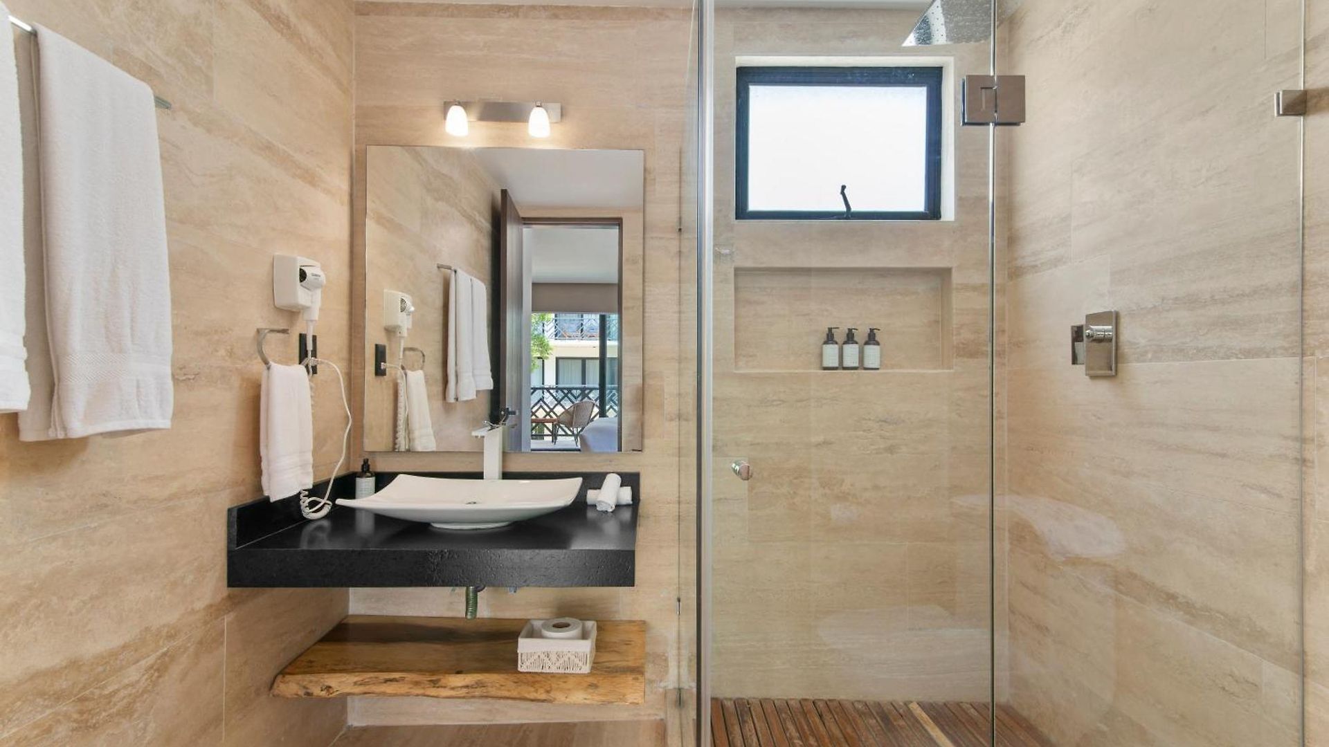 Holiday home Unwind | Private Balcony & Rooftop Pools | Casago *