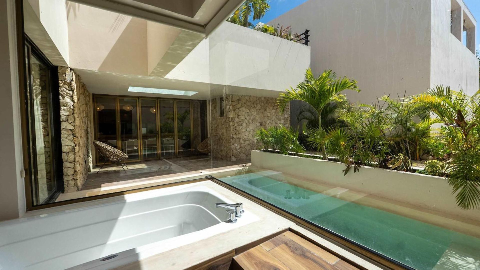 Villa Rare 8br Dual Getaway With 4 Private Pools