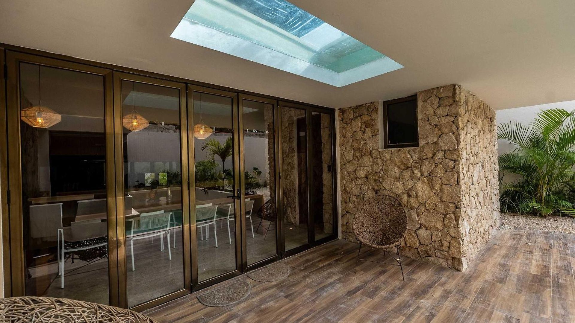 Villa Rare 8br Dual Getaway With 4 Private Pools *