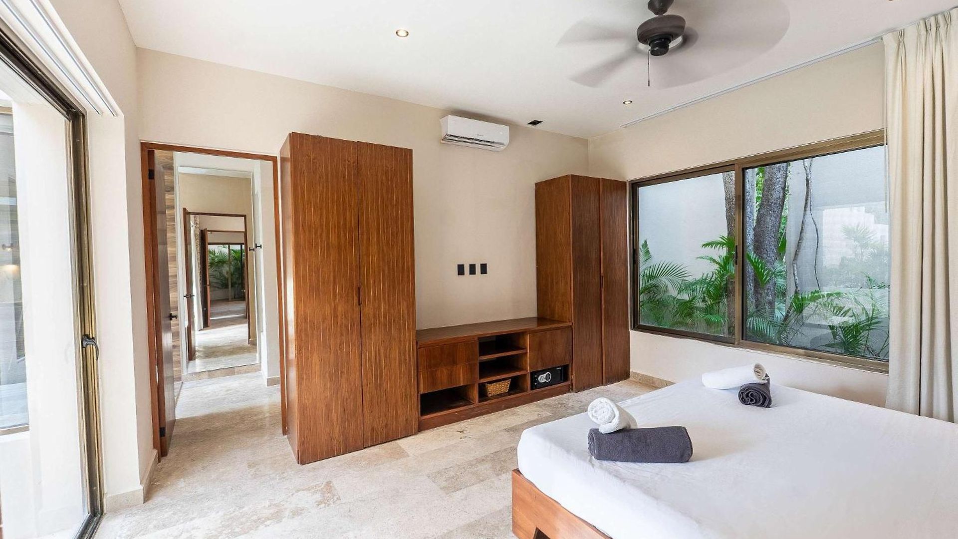 Rare 8br Dual Getaway With 4 Private Pools