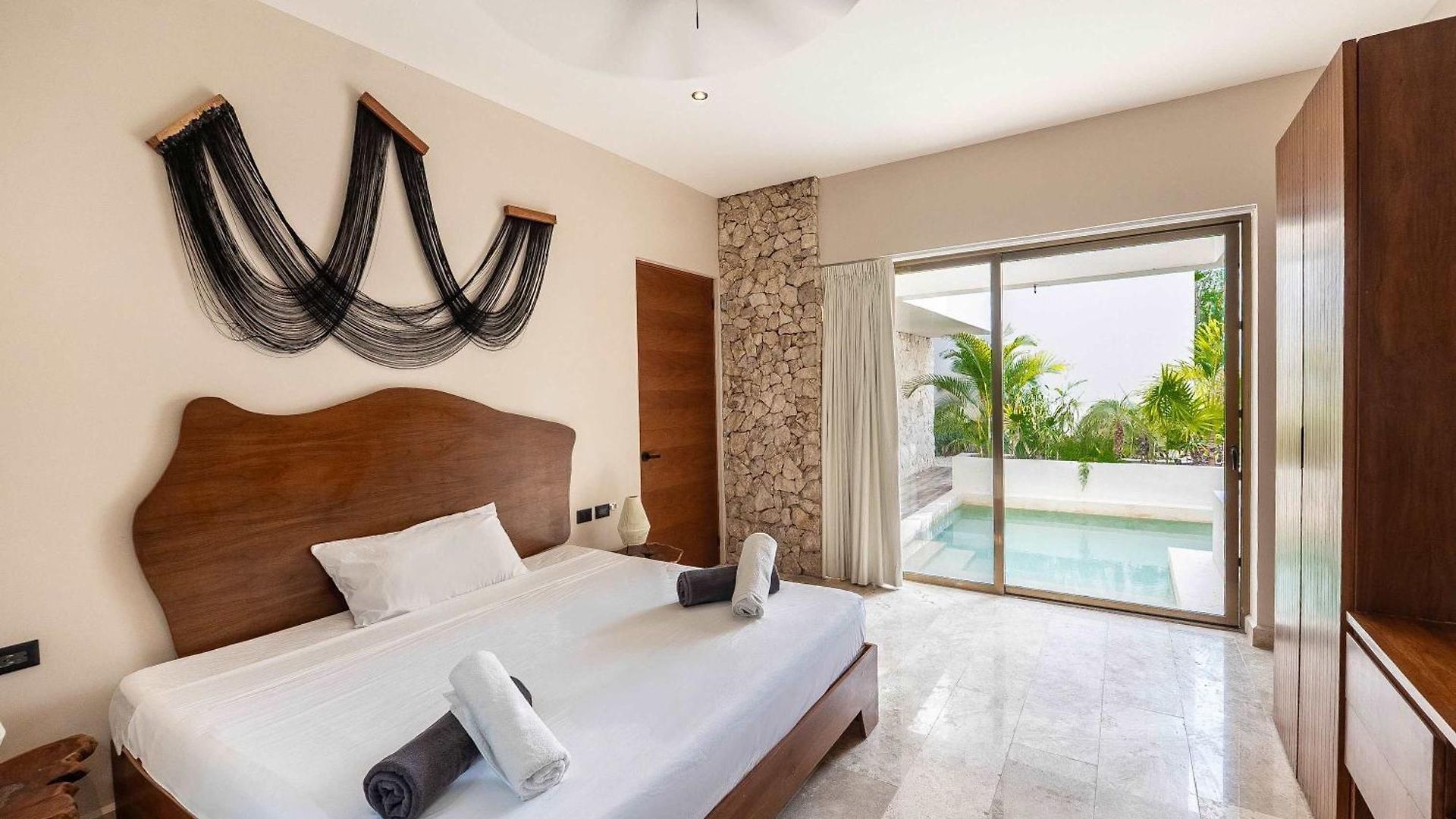 Rare 8br Dual Getaway With 4 Private Pools *