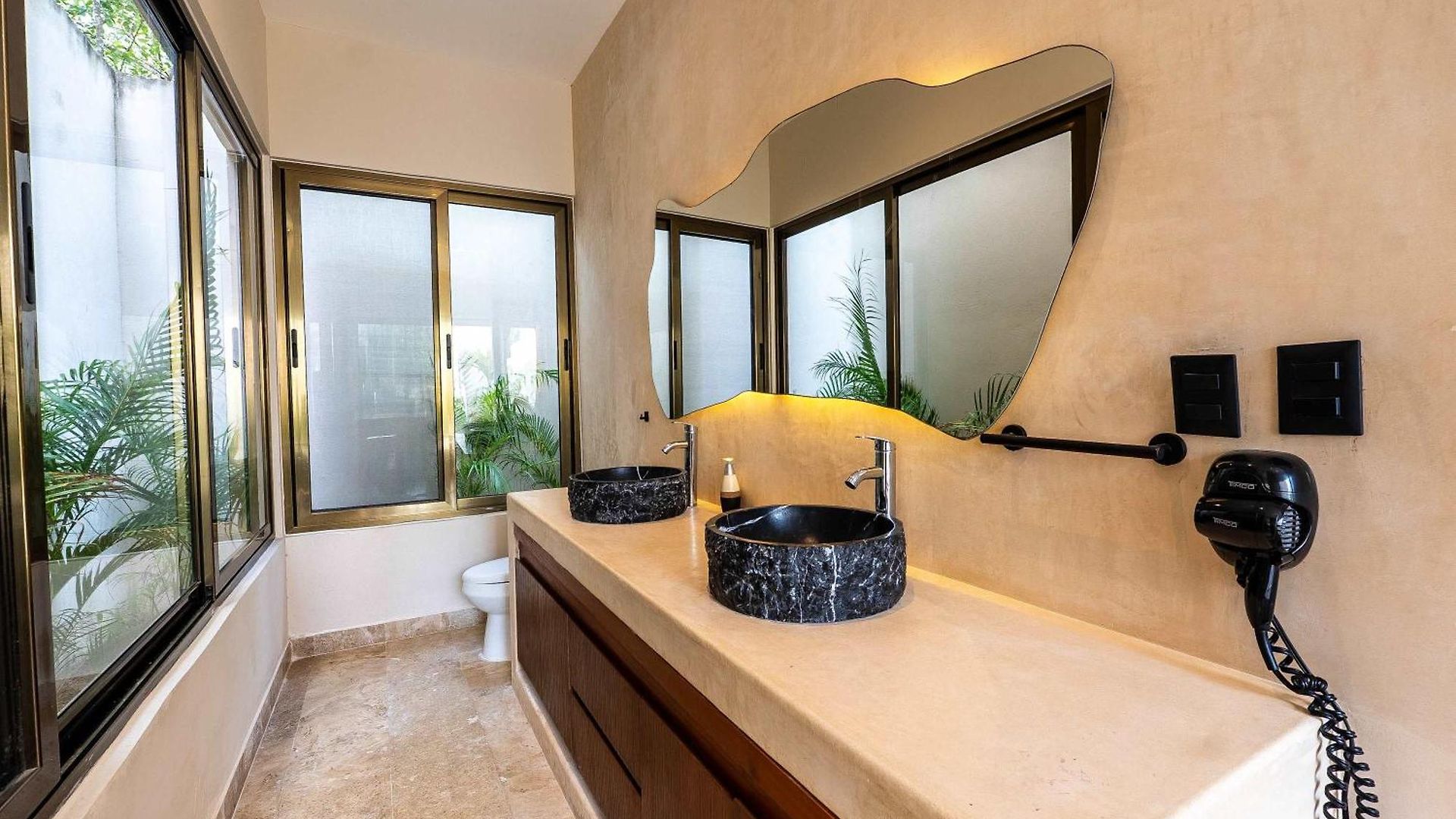 Rare 8br Dual Getaway With 4 Private Pools