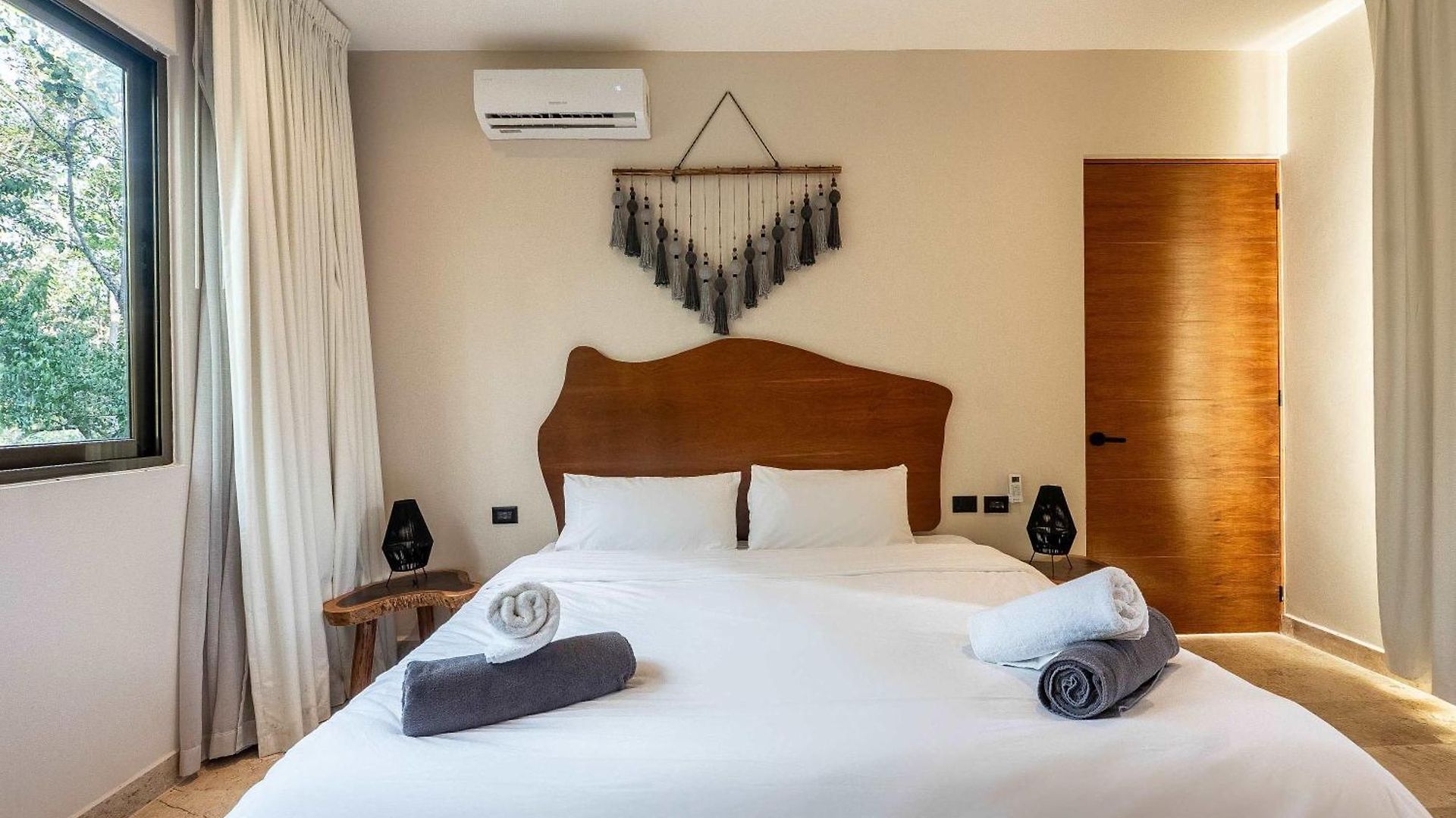 Villa Rare 8br Dual Getaway With 4 Private Pools *
