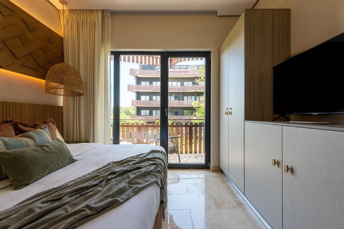 Apartment Ultra Luxury Steps From