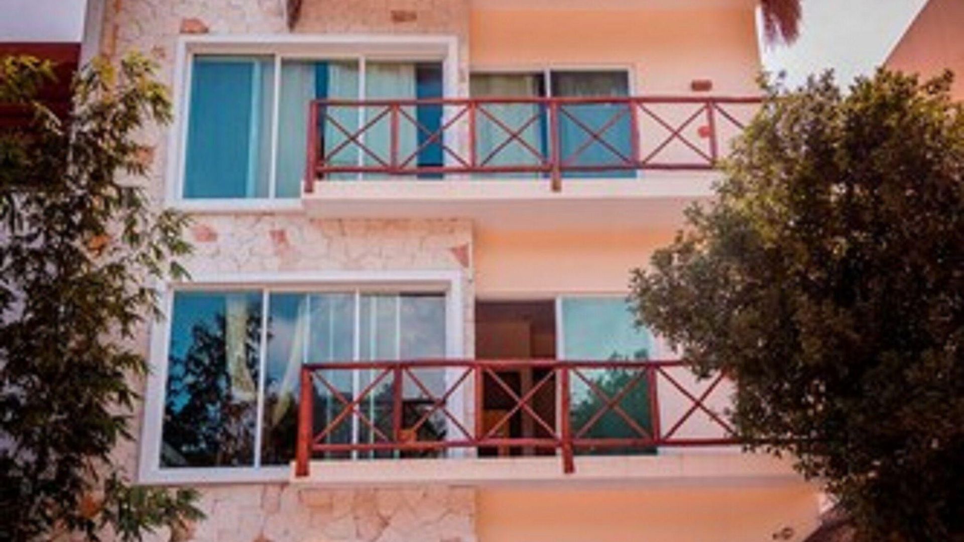 Nah Apartahotel
