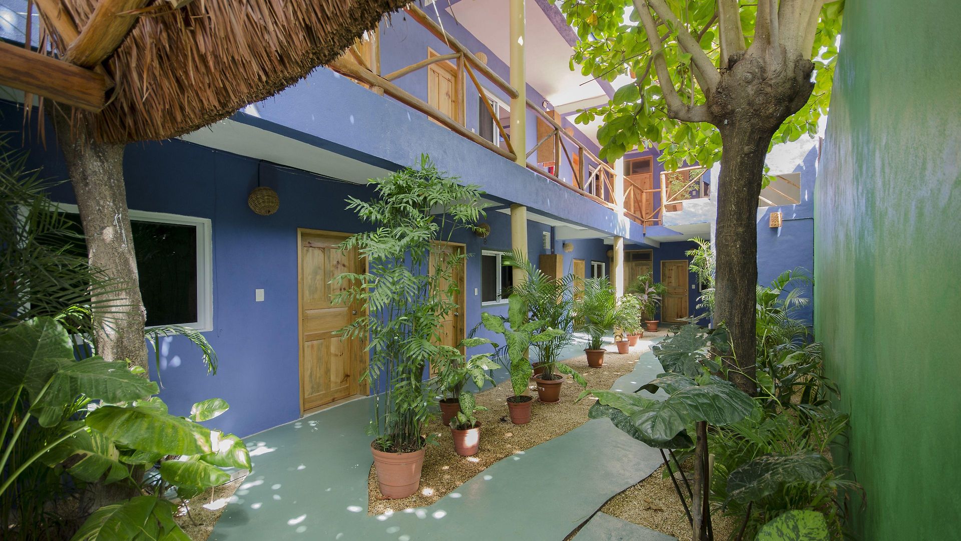 Casa Almendro Hotel