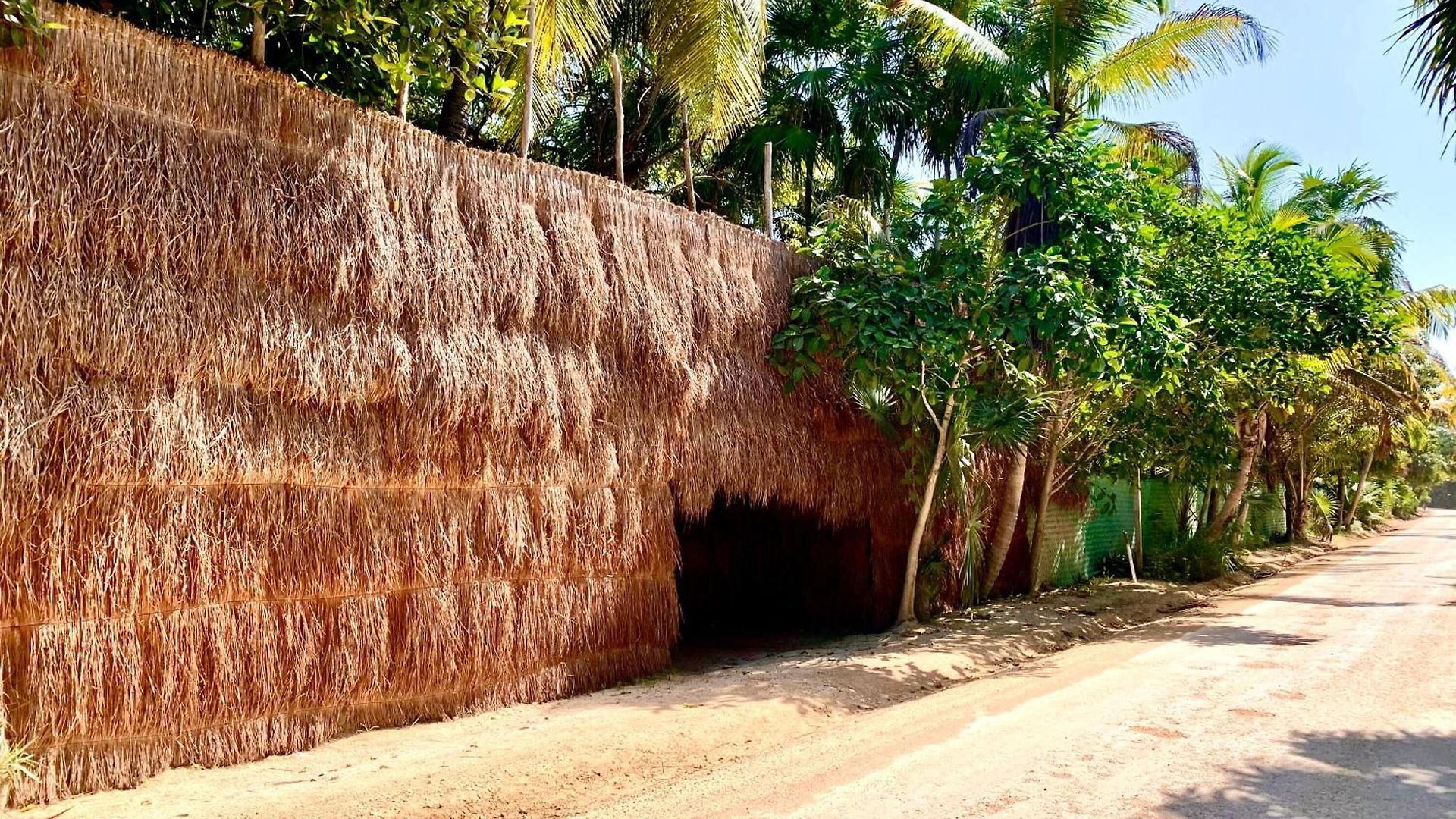Libelula Beachfront 4*
