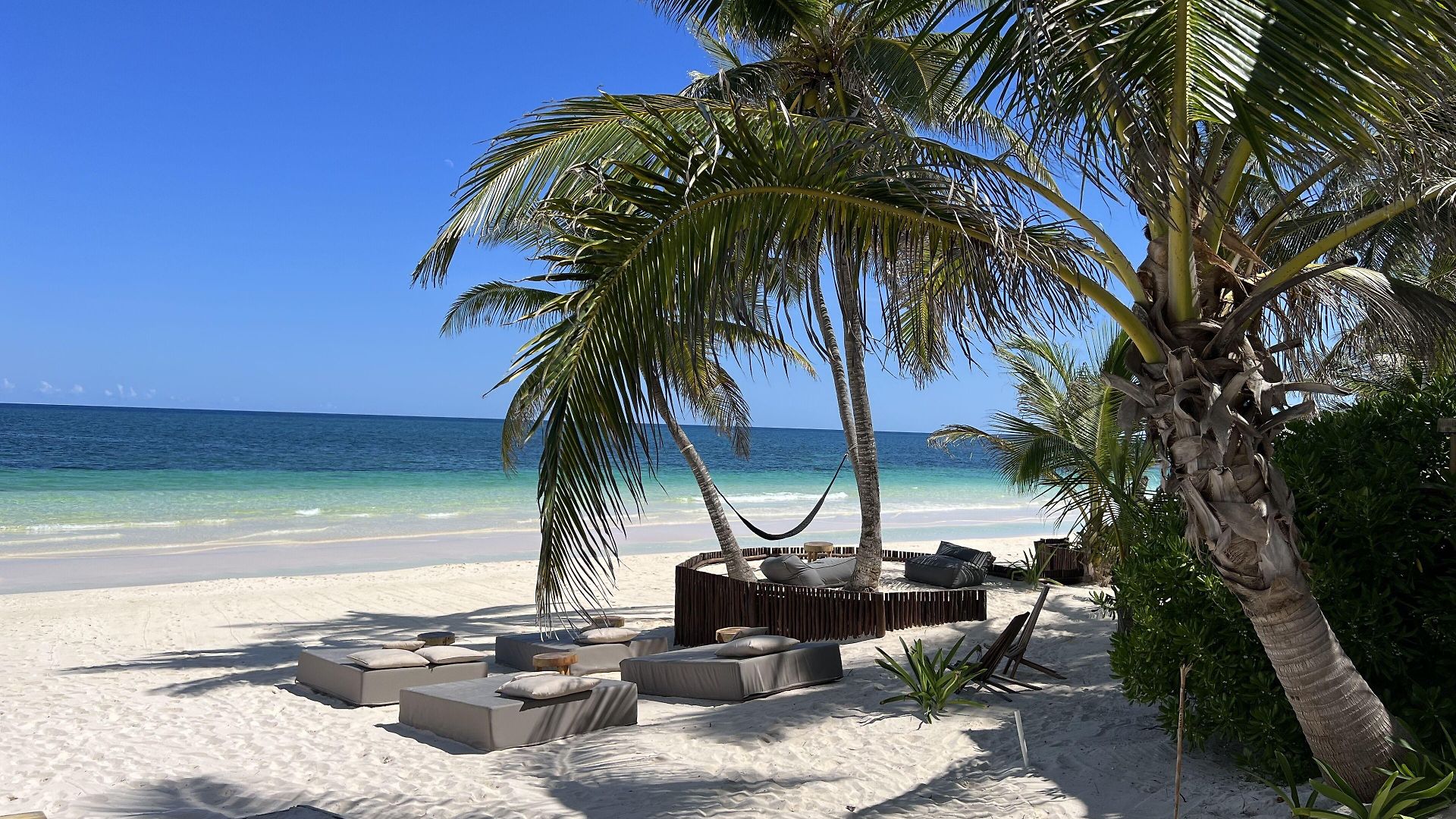 Libelula Beachfront Hotel 4*