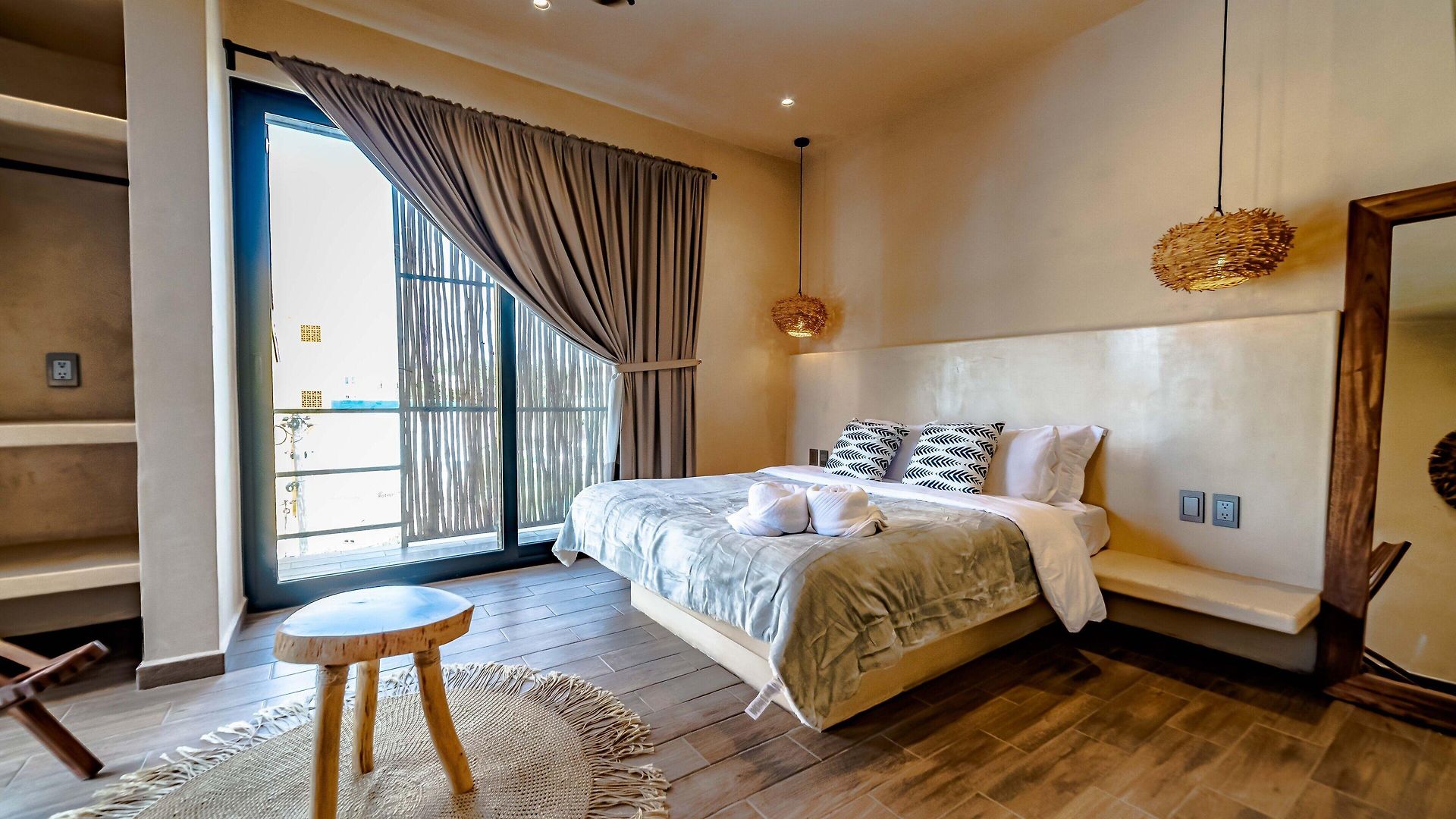 The Teodoro Apartahotel