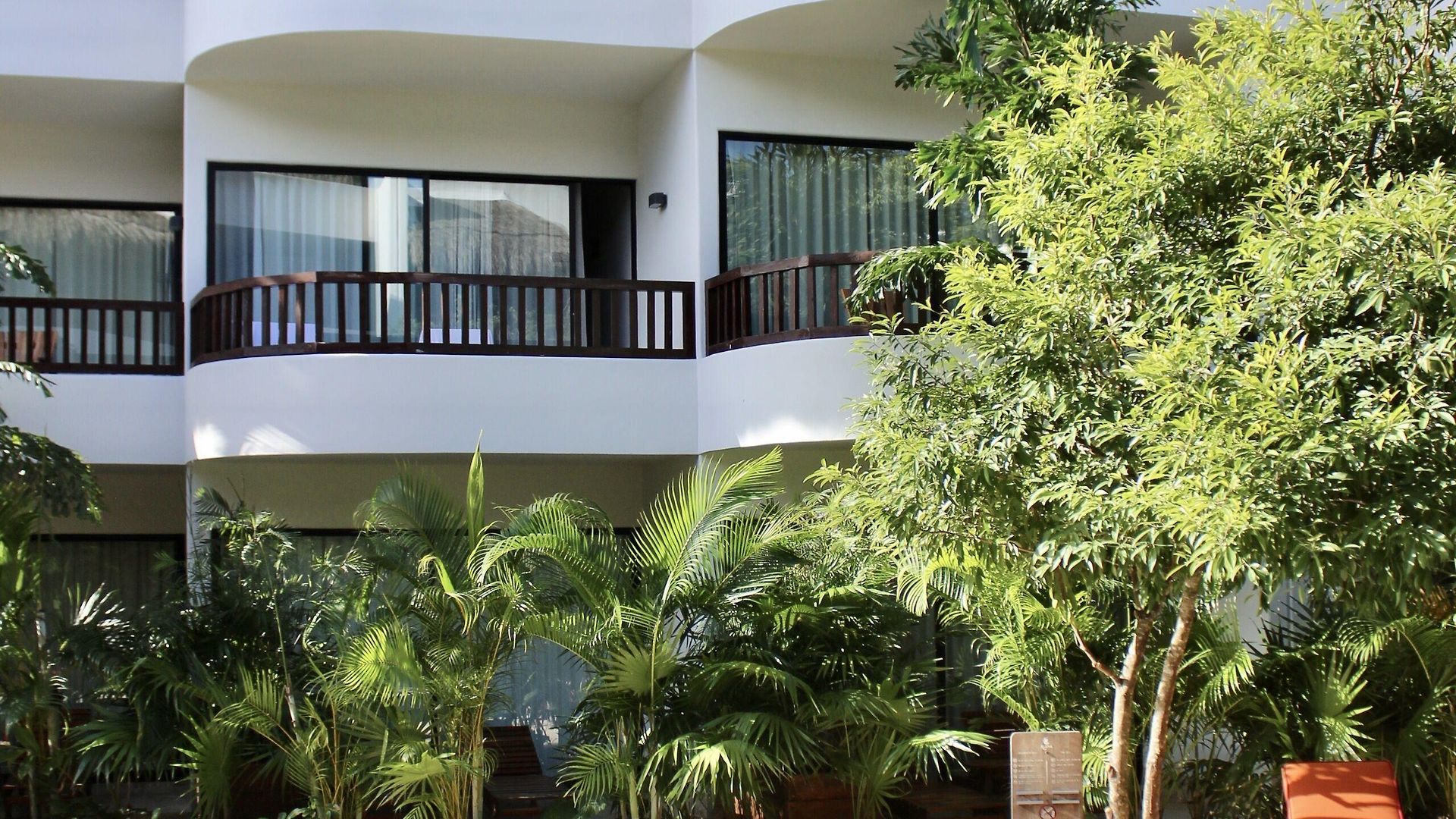 Aluna Hotel