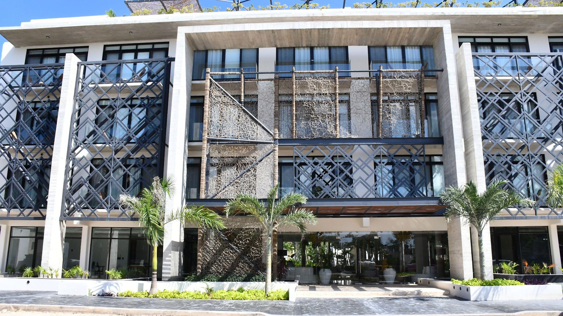 Hotel Palais By The Spot *