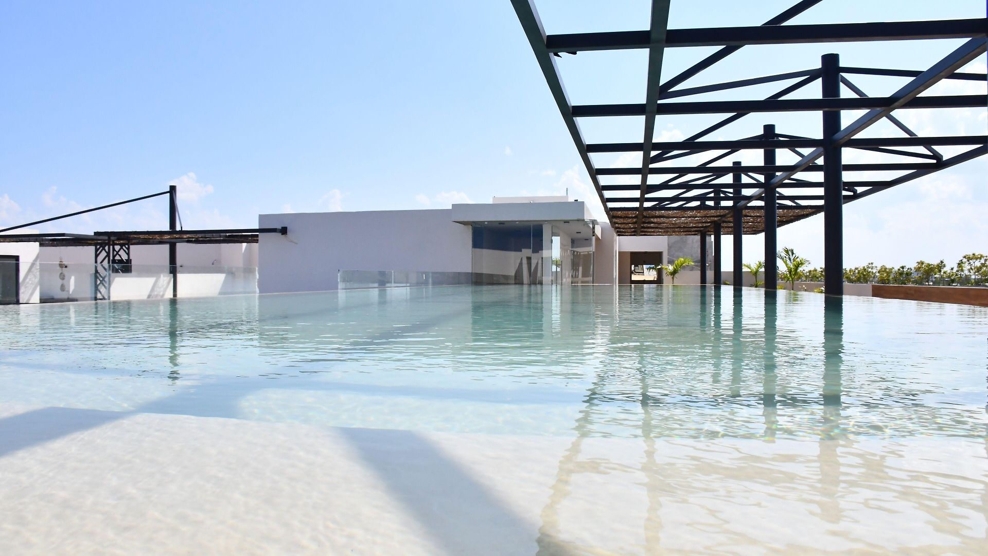 Palais By The Spot