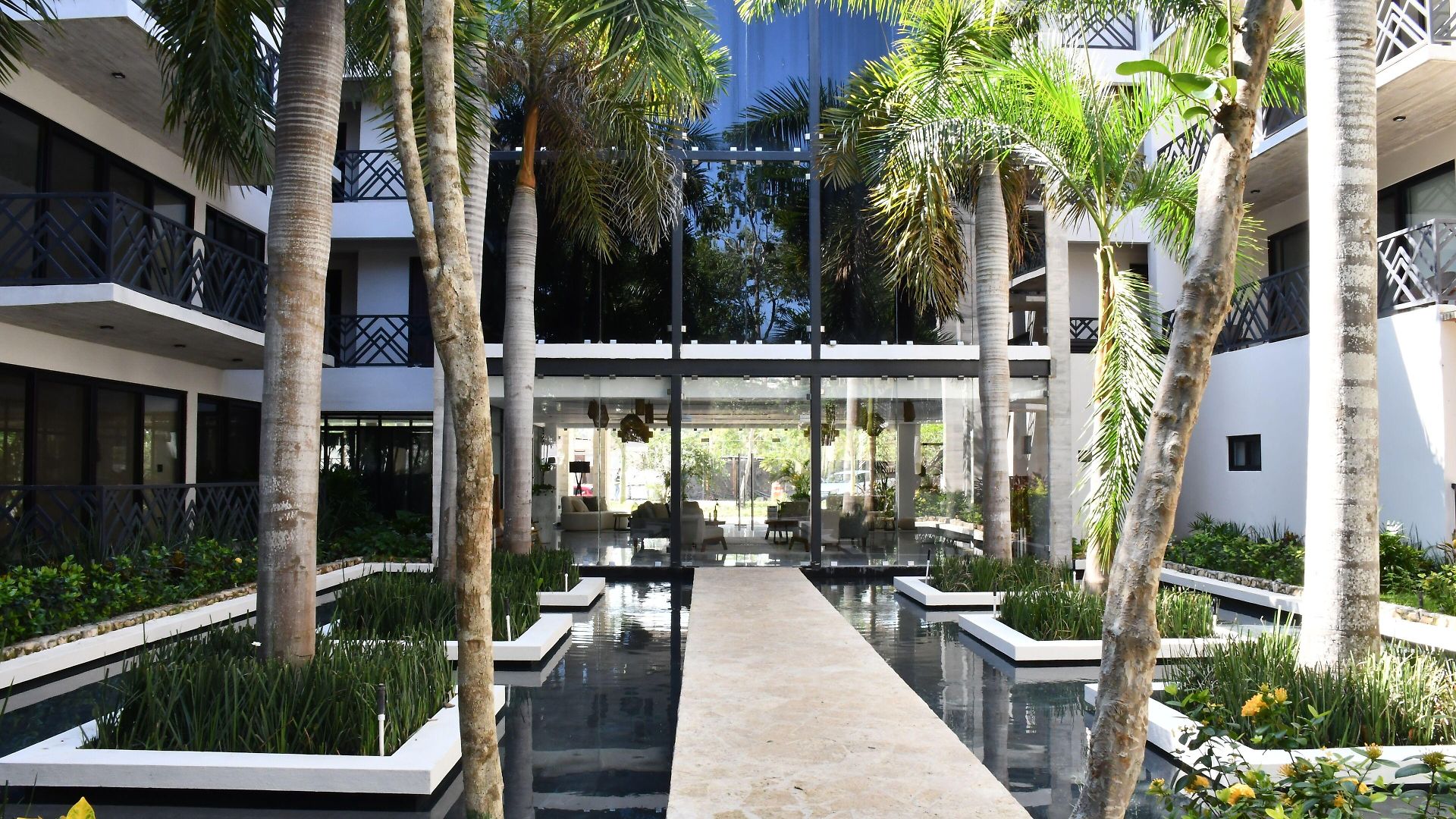 Palais By The Spot *