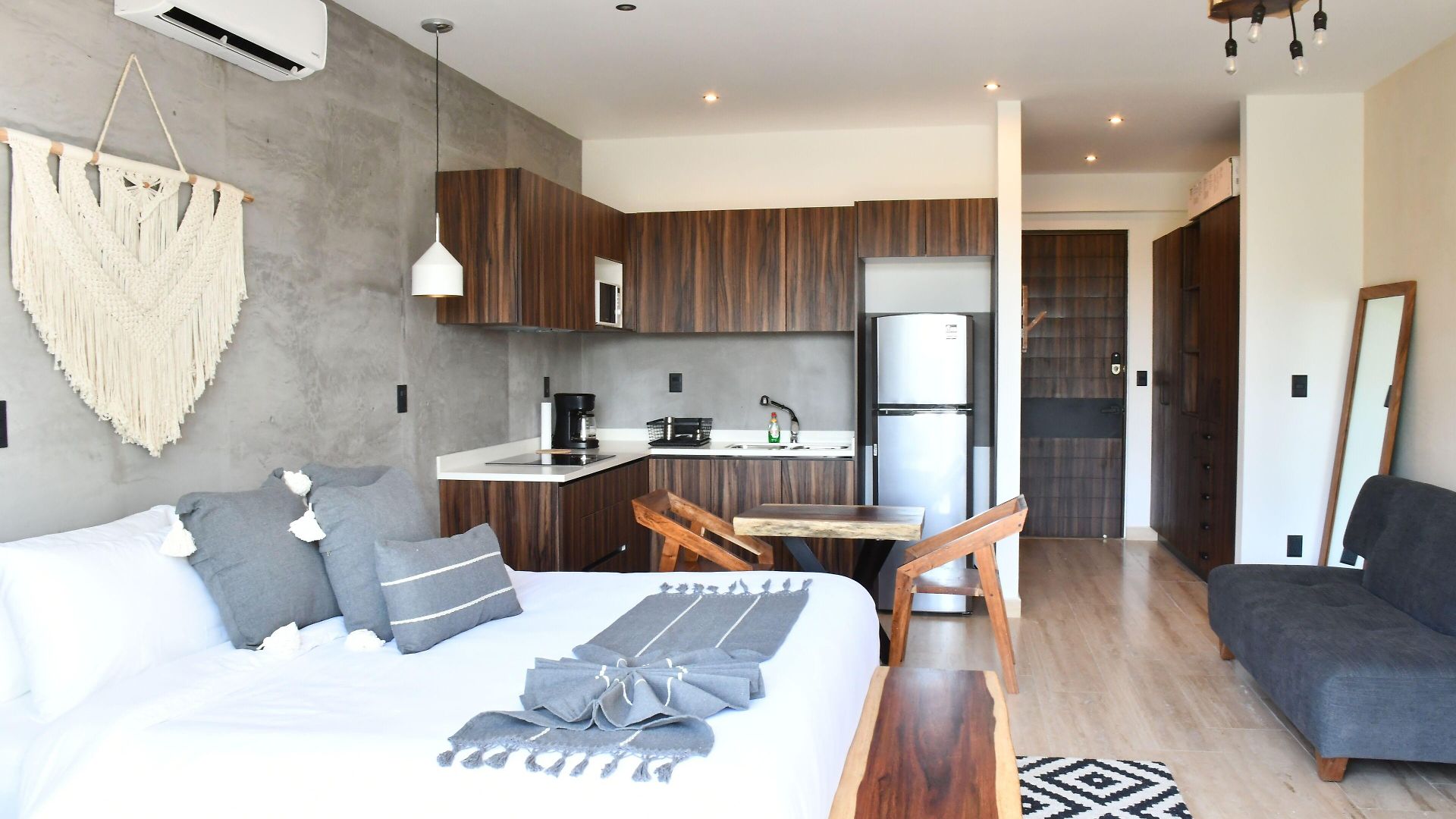 Hotel Palais By The Spot *