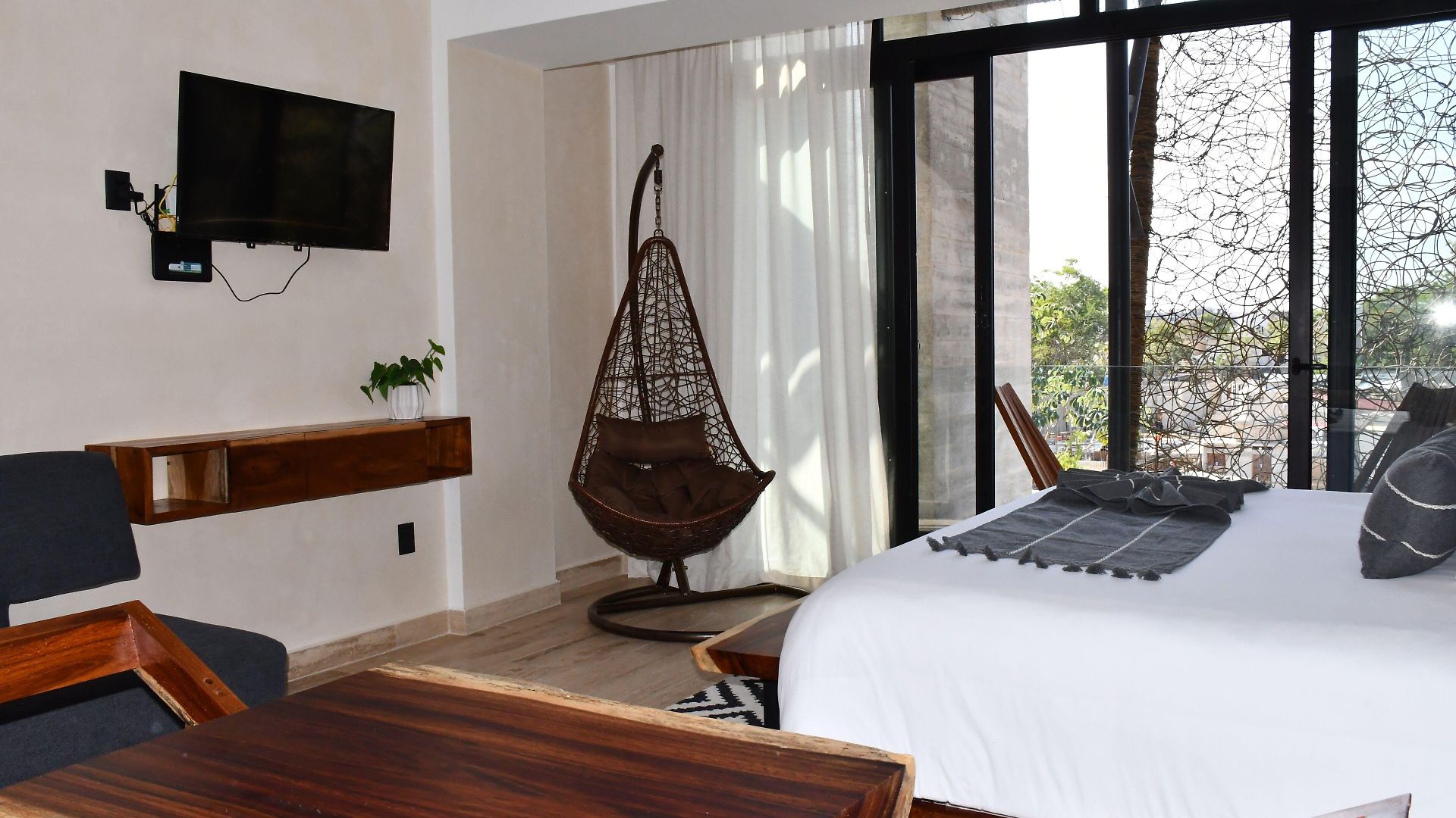 Hotel Palais By The Spot