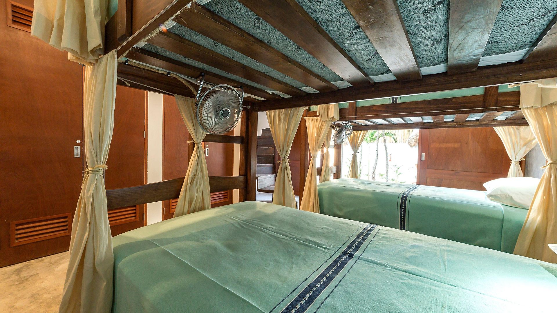 Mimosa Hostal *