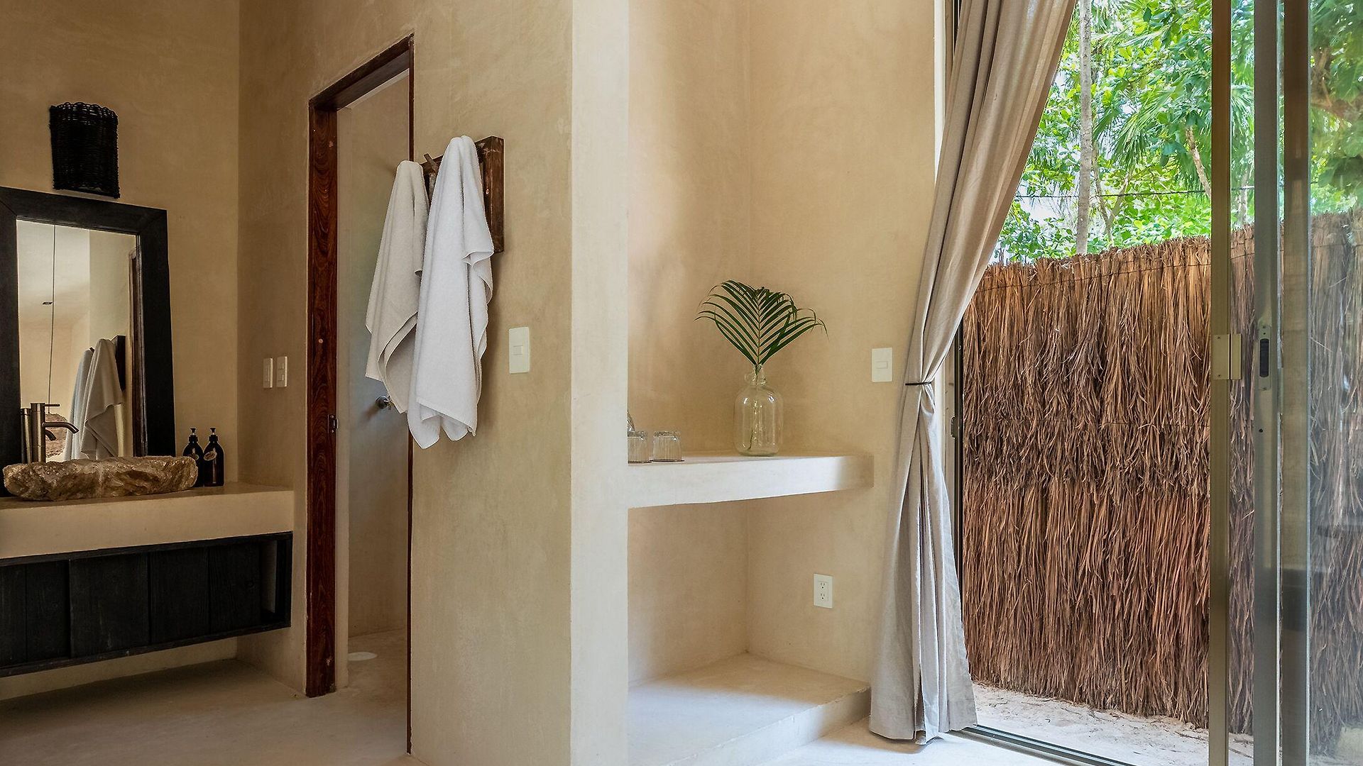 Nest Hotel 4*