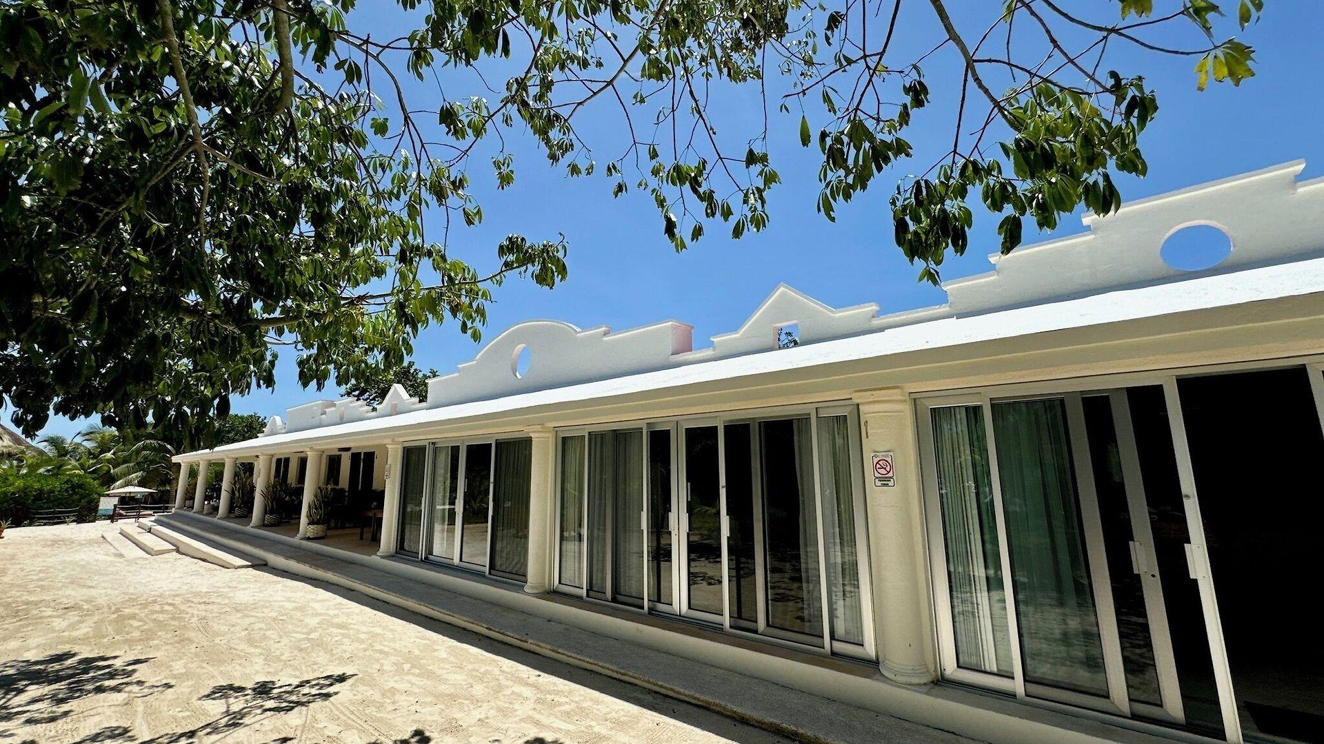 El Paraiso Hotel