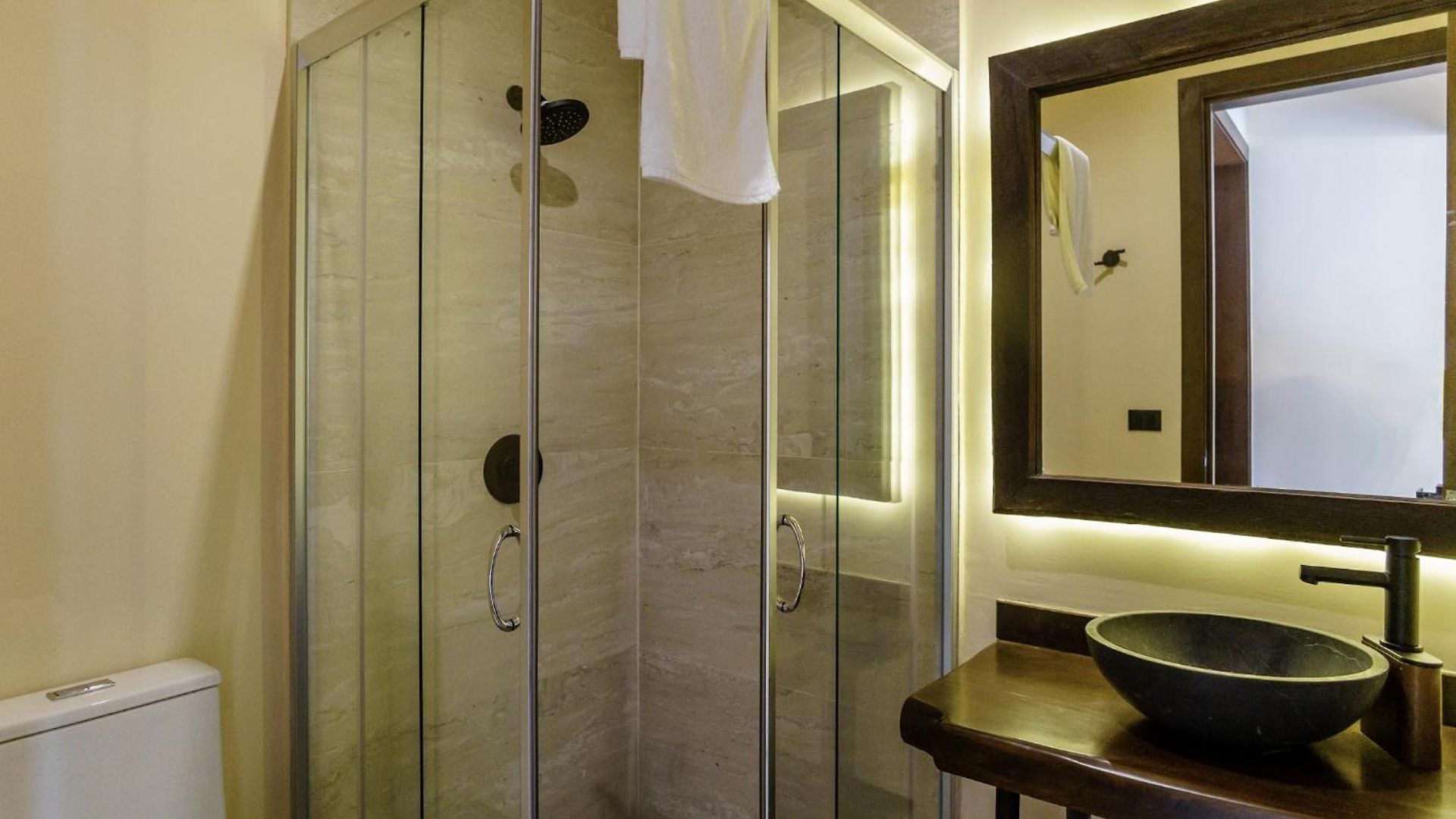 4bdr Luxury 2 Private Pools 10 Min & Zamna *