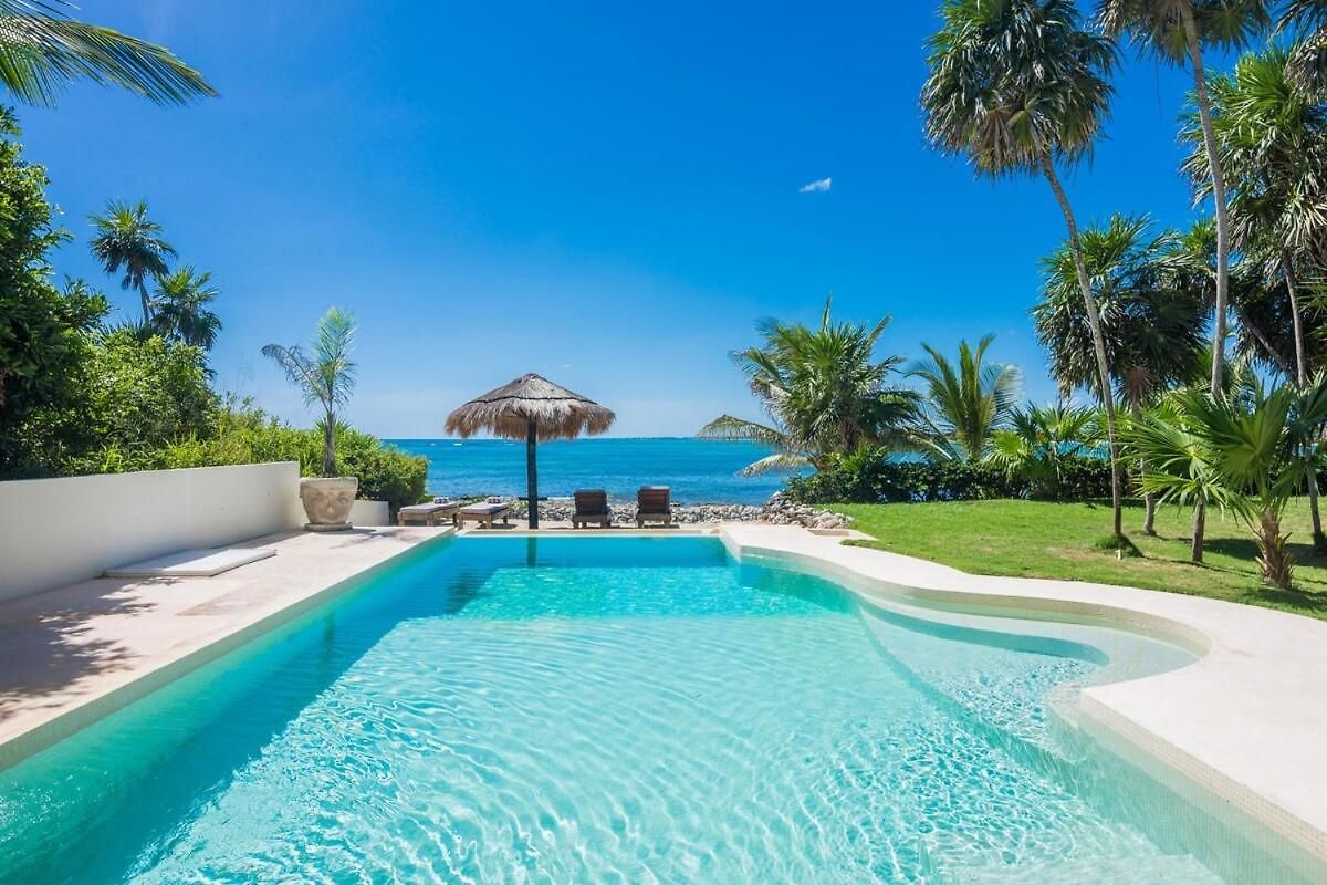Casa Pelagia Beachfront Luruxy In