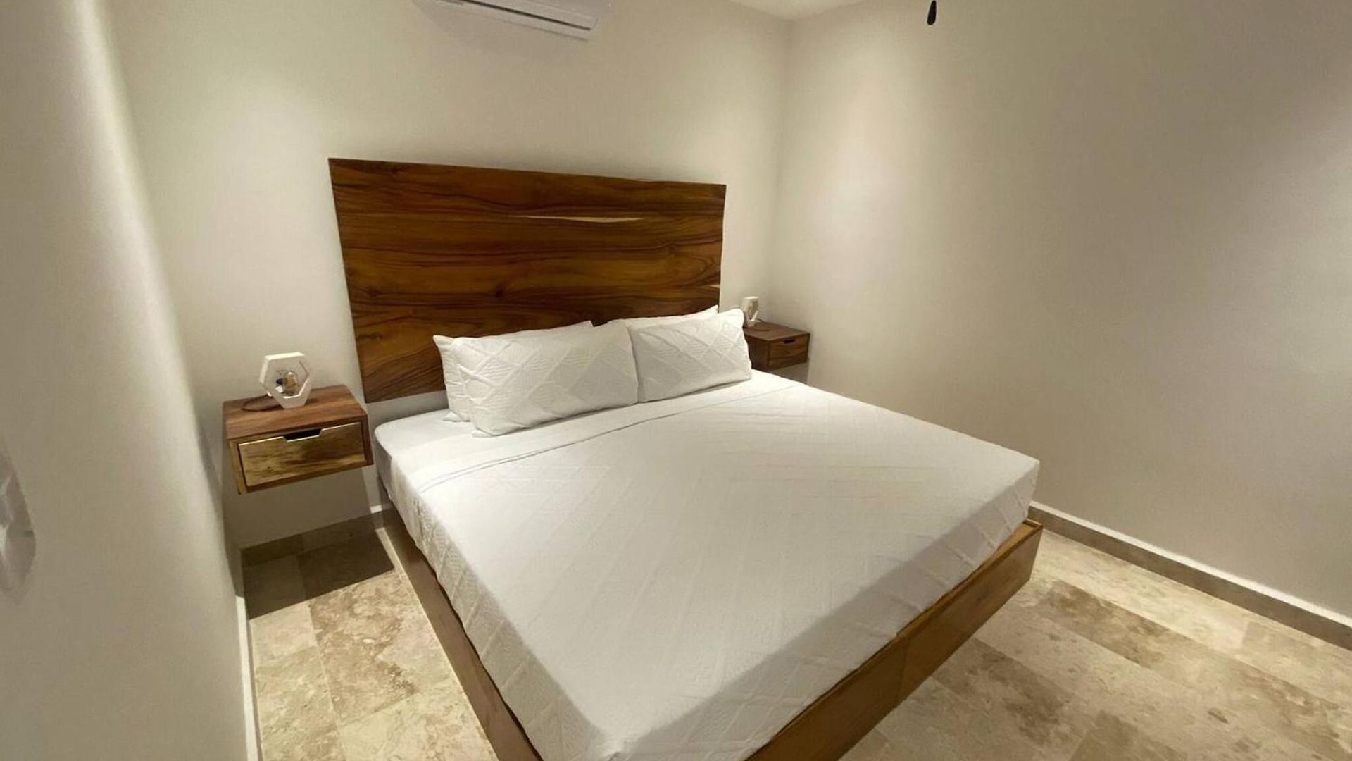 Spacious And Comfortable Ph With Private Pool In Zama Apartment *