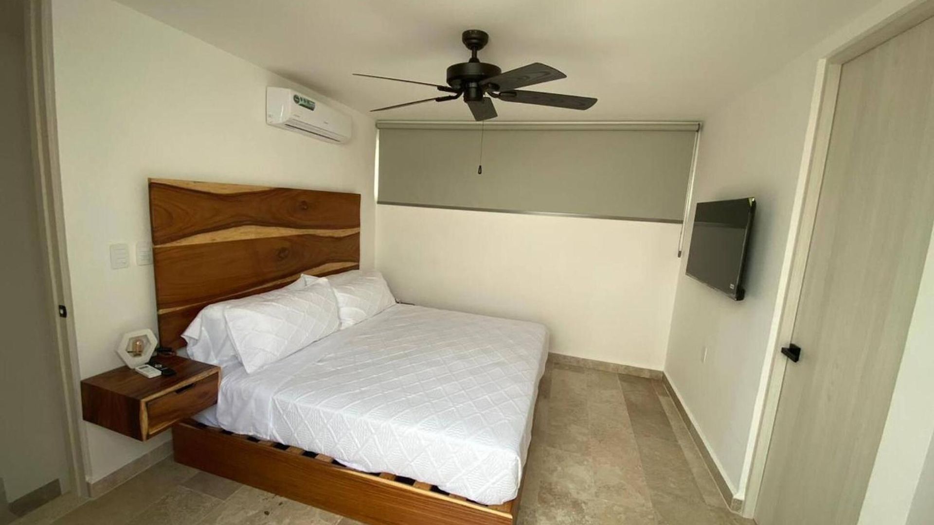 Spacious And Comfortable Ph With Private Pool In Zama Apartment