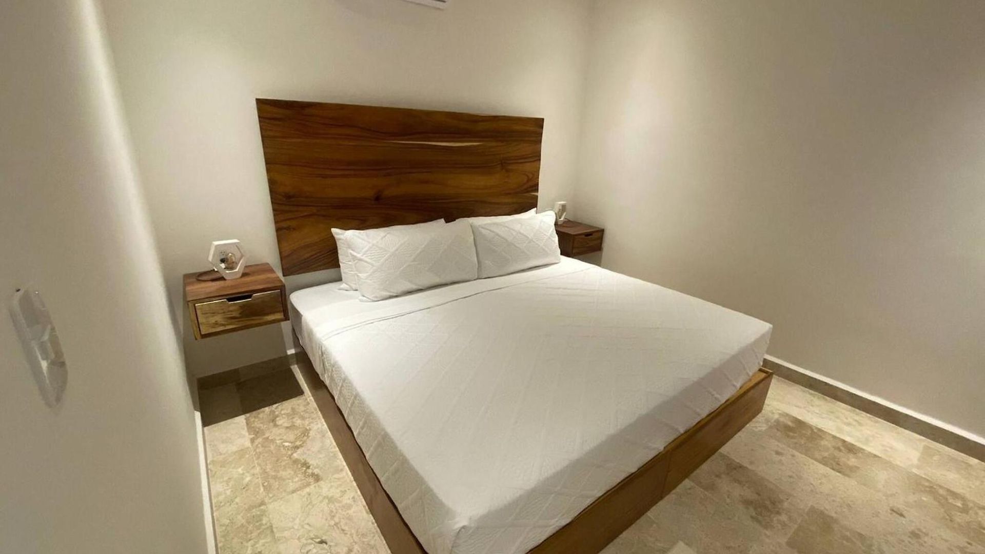 Spacious And Comfortable Ph With Private Pool In Zama Apartment *