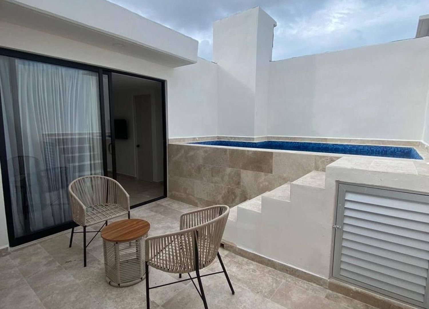 Spacious And Comfortable Ph With Private Pool In Zama Apartment *