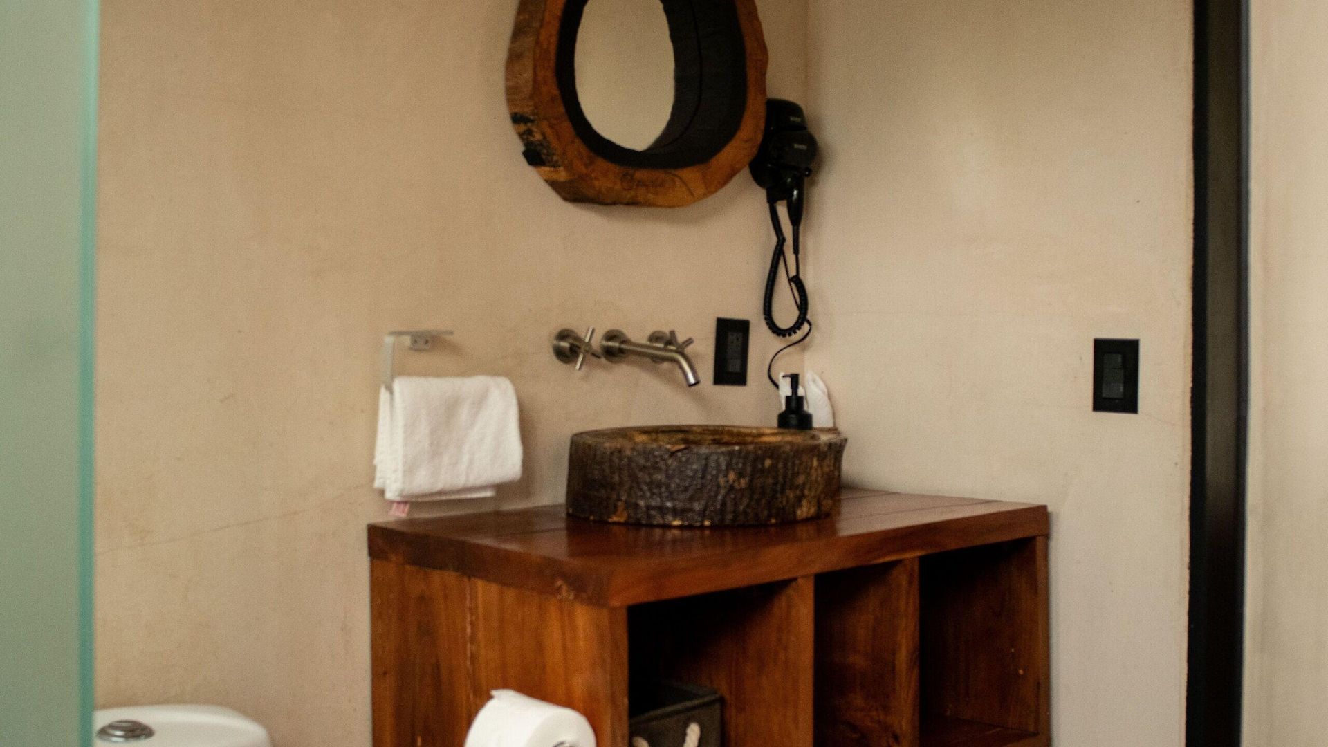 Bufo Alvarius Hotel