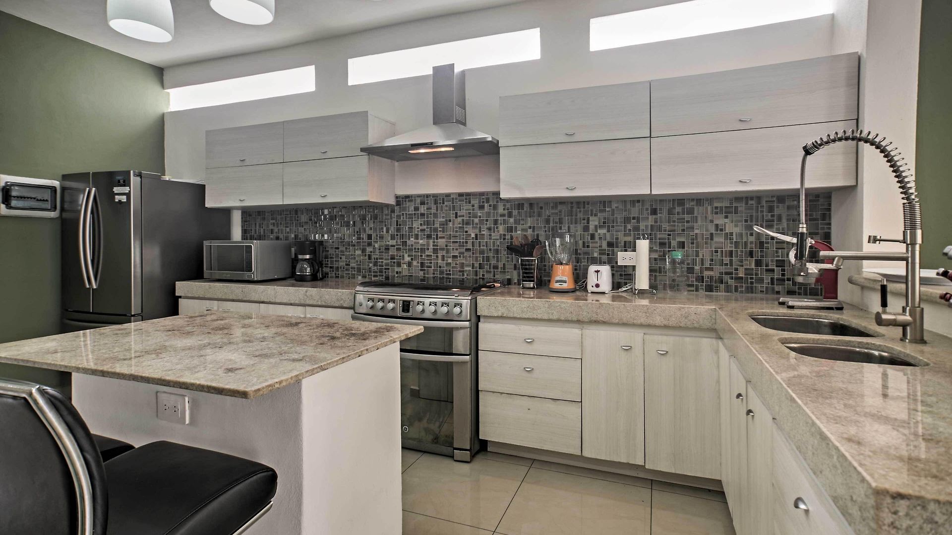 Casa Esmeralda W/ Pool Access & Furnished Patio!
