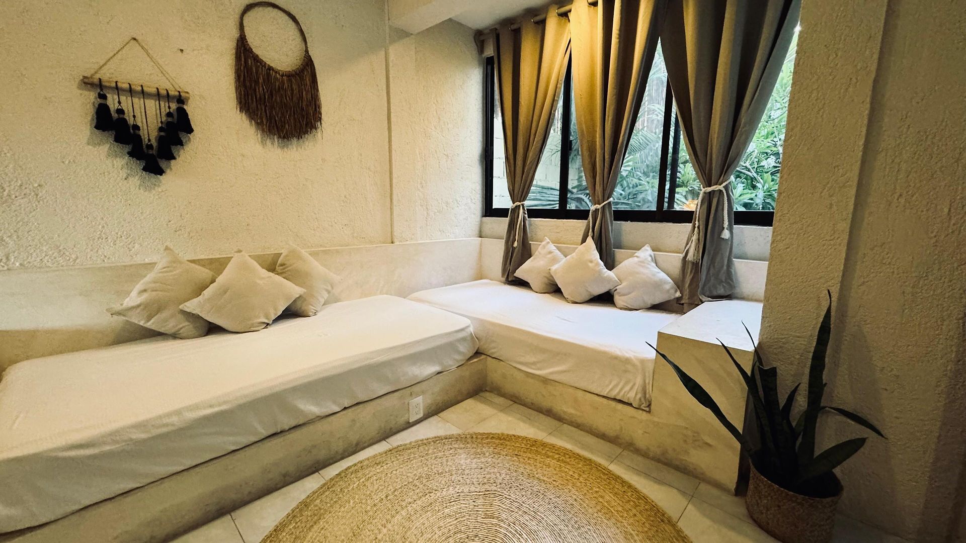 Noah Hotel 3*