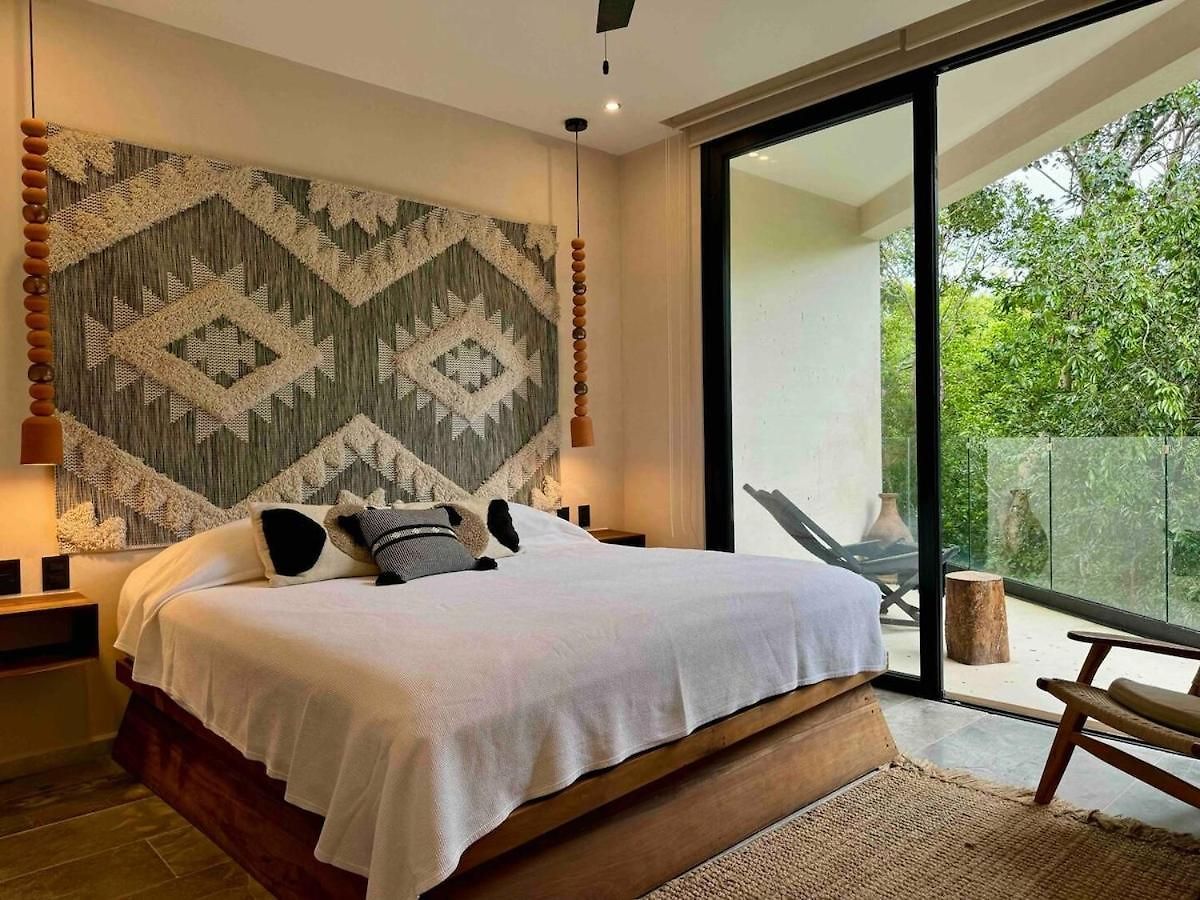 Kataluum- Luxurious Eco-chic Ph With Pool