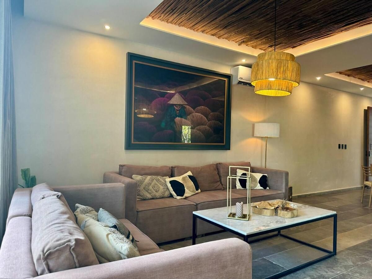 Kataluum- Luxurious Eco-chic Ph With Pool