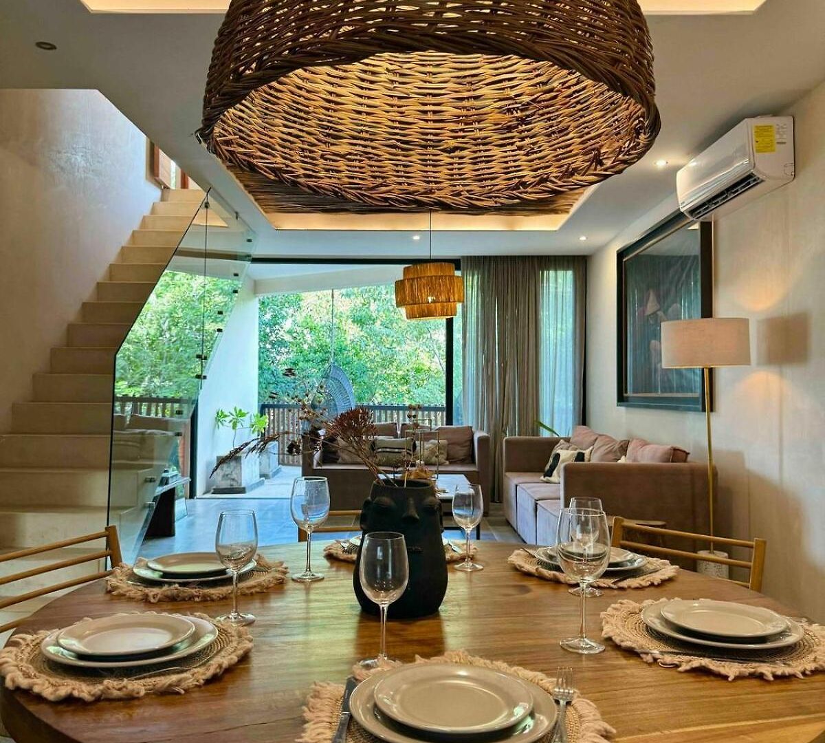 Kataluum- Luxurious Eco-chic Ph With Pool