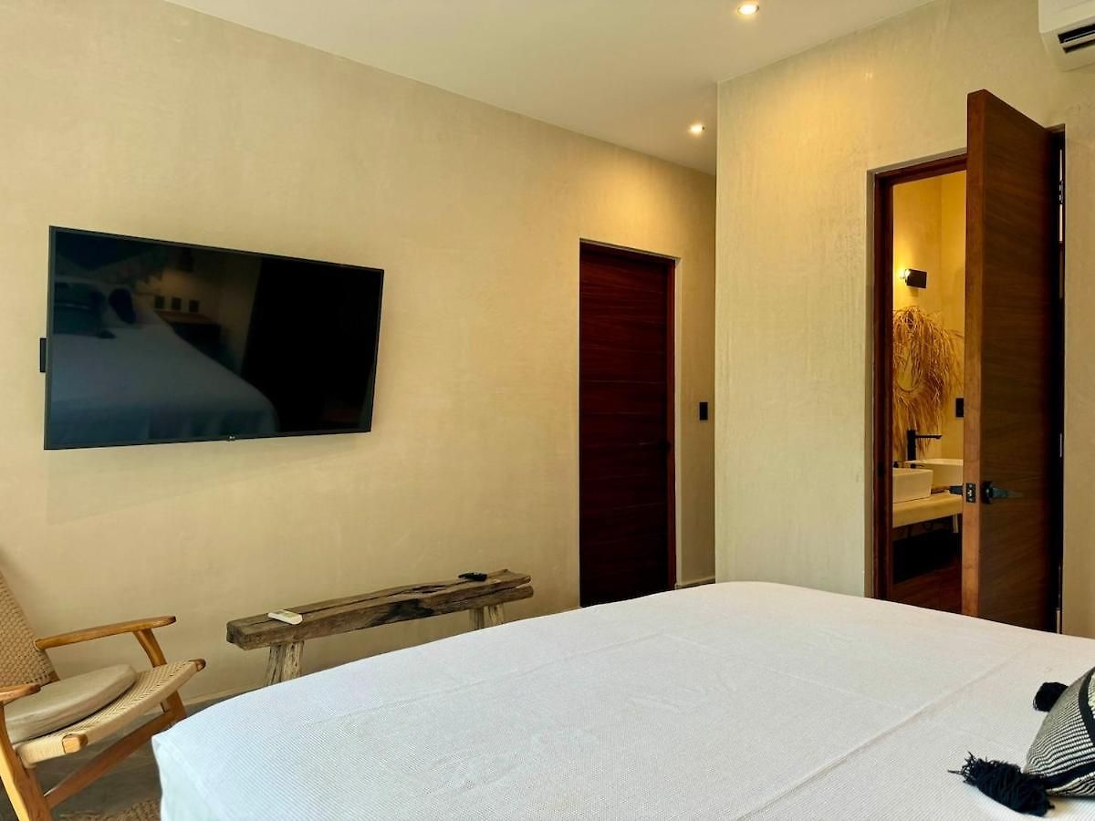 Kataluum- Luxurious Eco-chic Ph With Pool