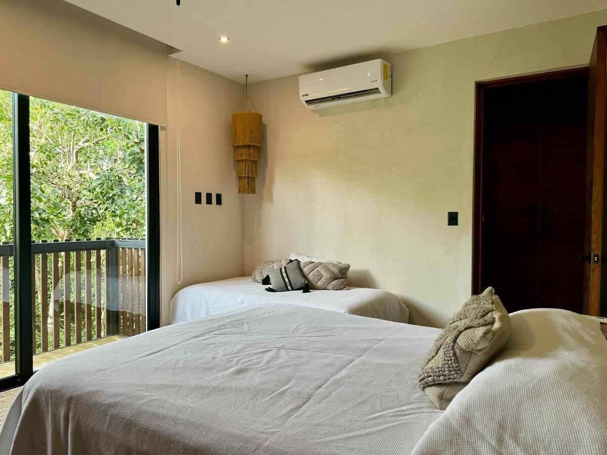 Kataluum- Luxurious Eco-chic Ph With Pool