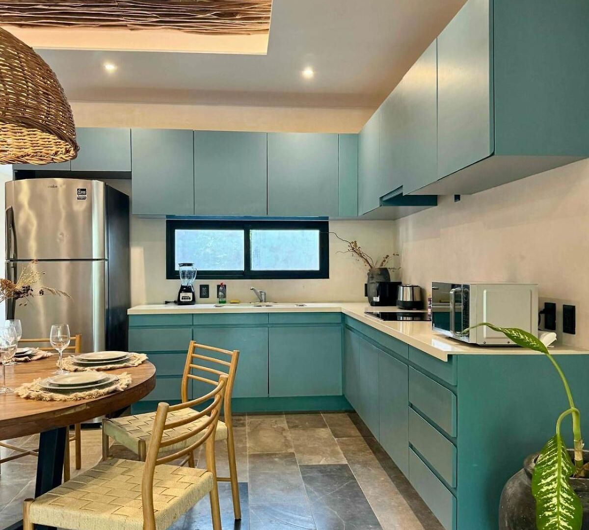 Kataluum- Luxurious Eco-chic Ph With Pool