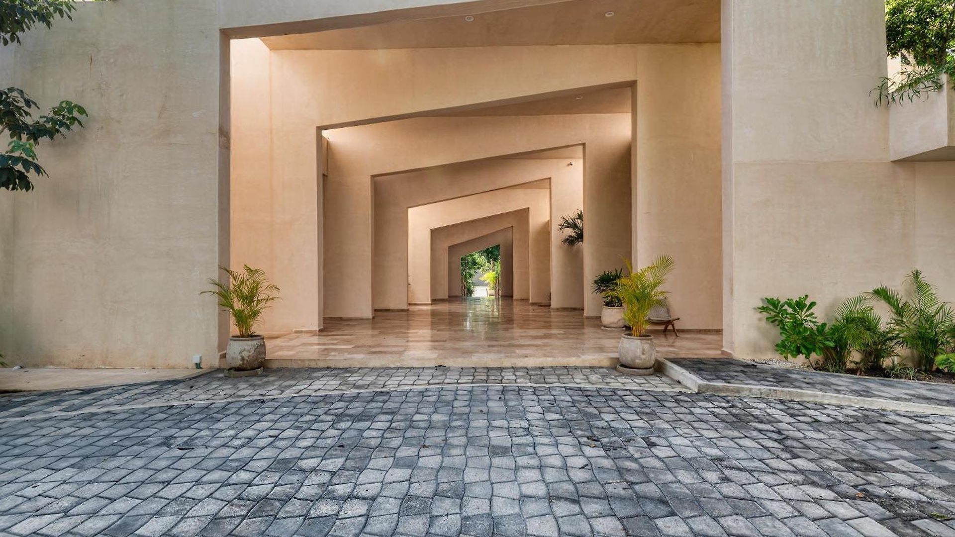Apartment Artra, Modern Comfort With Pool Views