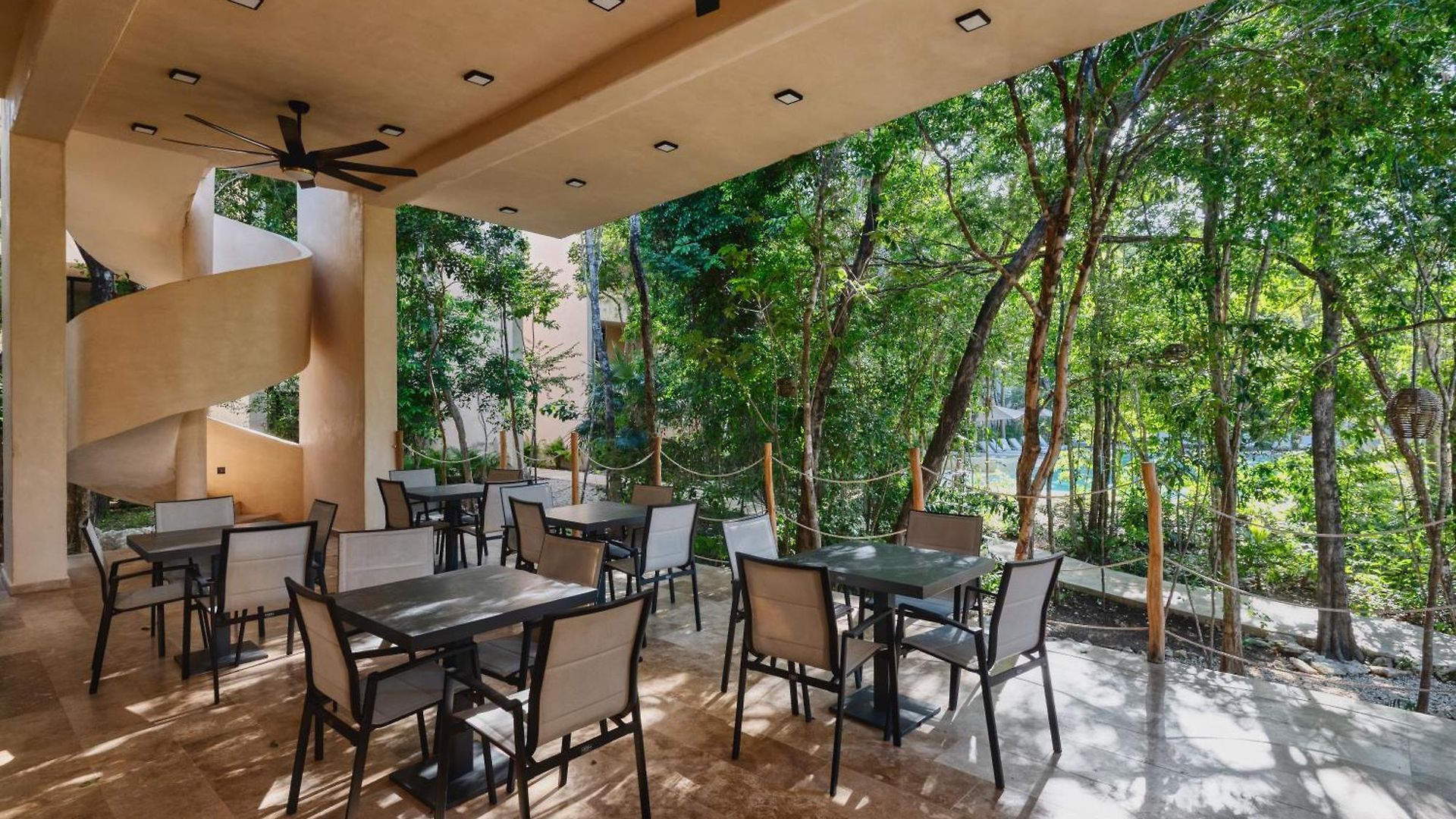 Apartment Artra, Modern Comfort With Pool Views Tulum